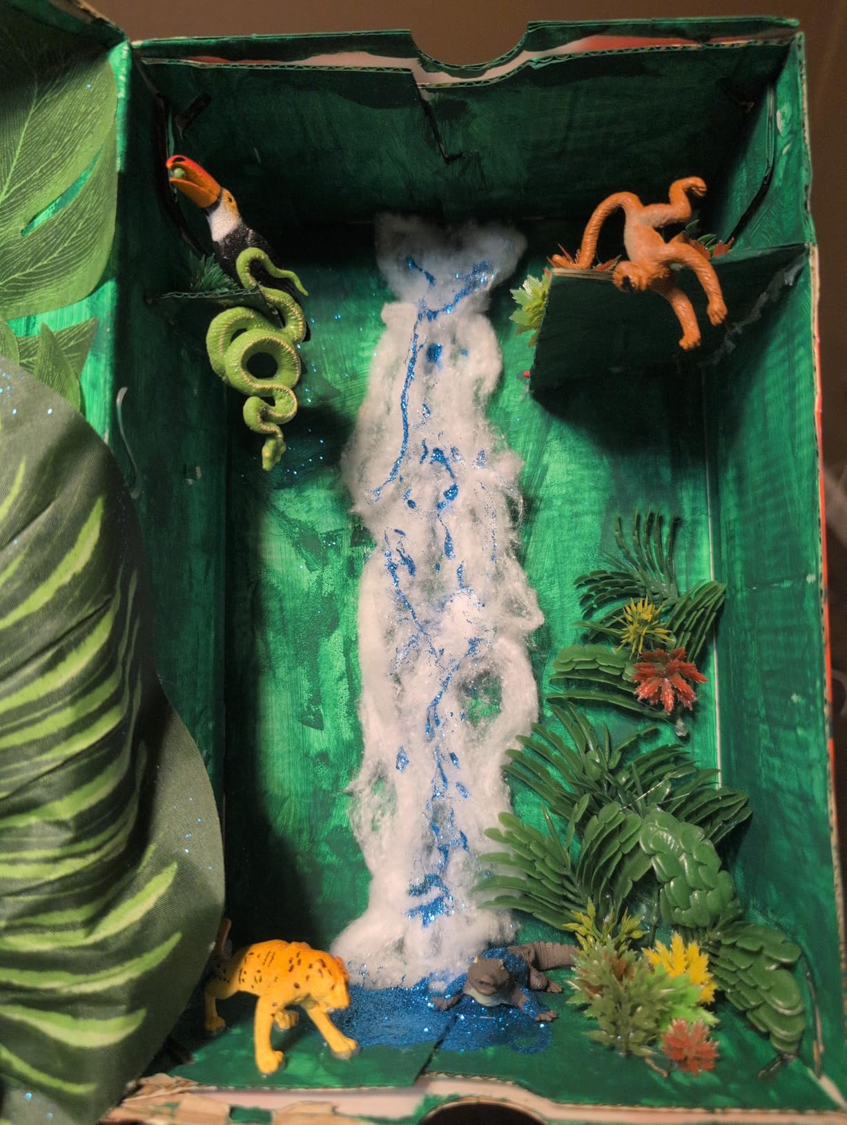 Safari Ltd. Rainforest TOOB - 11 Figurines: Macaw, Frogs, Toucan, Iguana, Monkey, and More - Educational Toy Figures For Boys, Girls, and Kids Ages 3+ customer photo 1