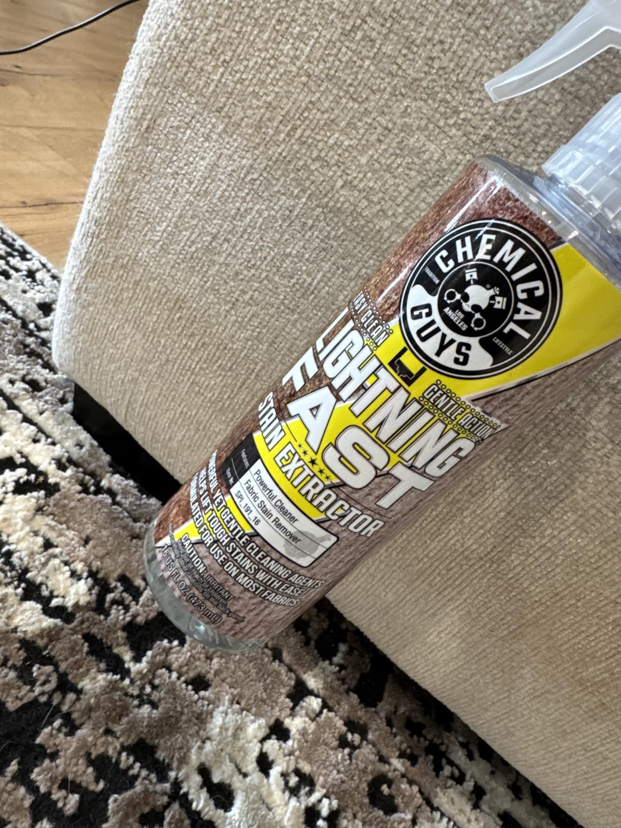 Chemical Guys Lightning Fast Carpet and Upholstery Stain Extractor - Great for Fabric, Upholstery, Cars, Home, Office, Furniture, and More, Fresh Scent - 16 oz customer photo 2