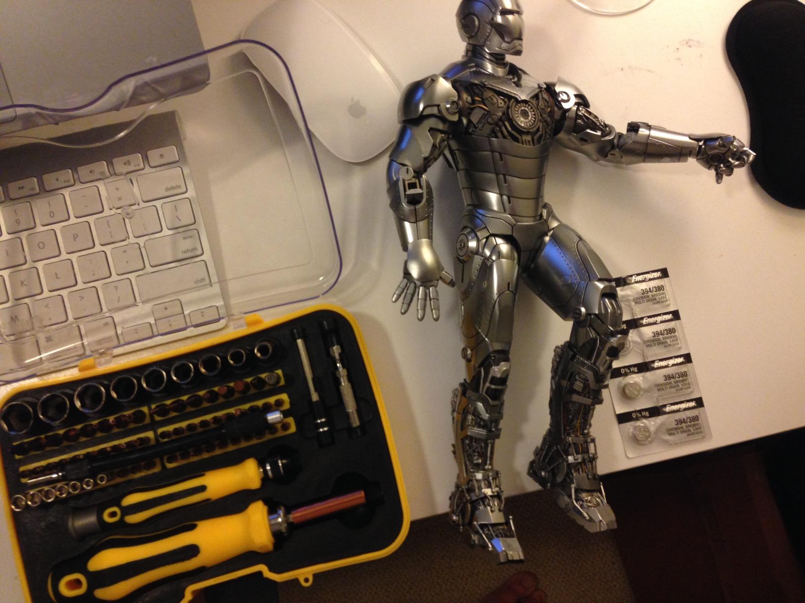 Iron Man 2 Movie Masterpiece Limited Edition 1/6 Scale Collectible Figure Iron Man Mark II Armor Unleashed customer photo 1