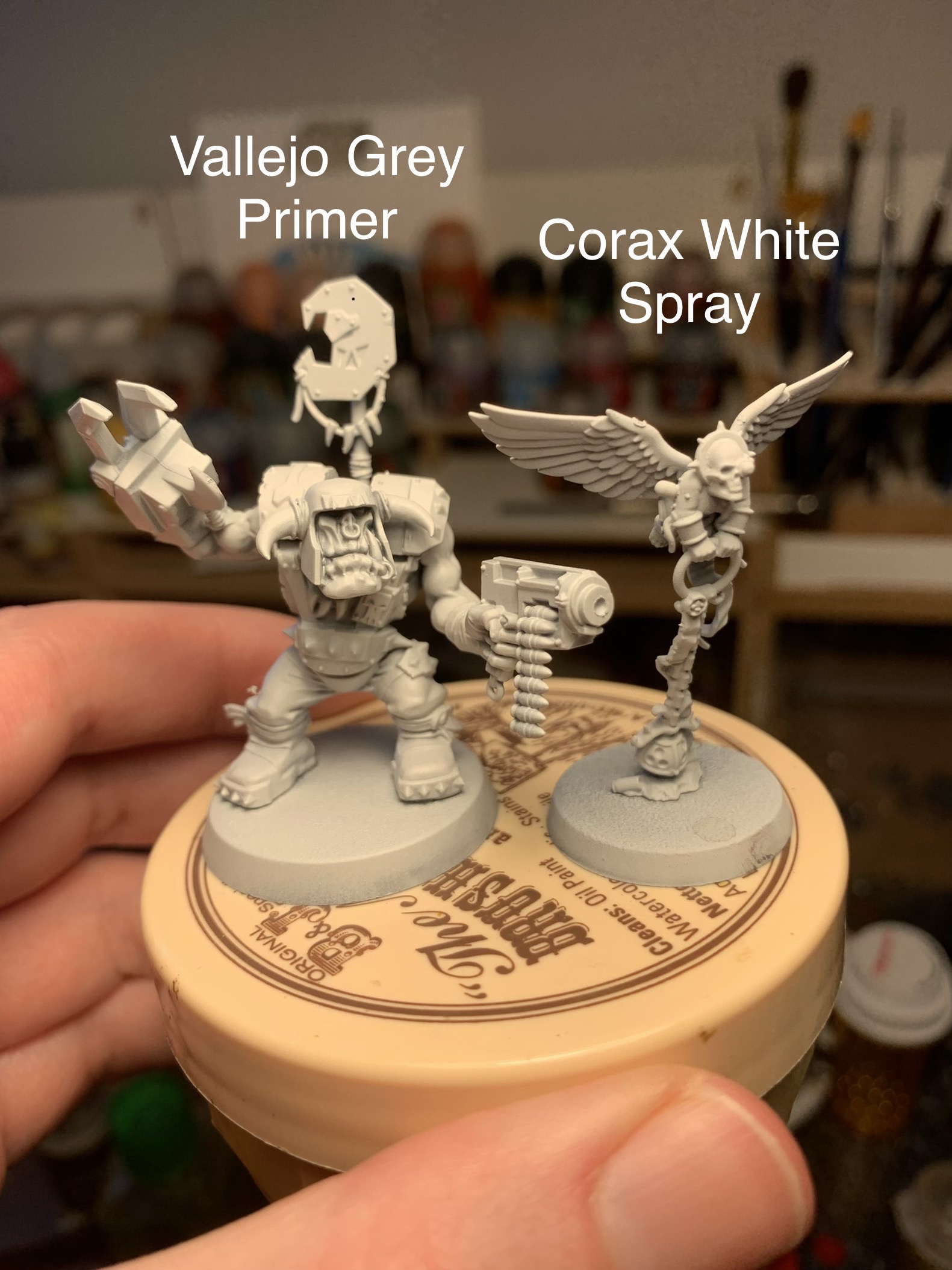 Vallejo - Surface Primer Color | Grey Acrylic Primer 60 ml (2.02 fl.oz.) | Matte Finish and Fast Drying | Perfect for Airbrushing and Great Adhesion to Figurines and Scale Models customer photo 2