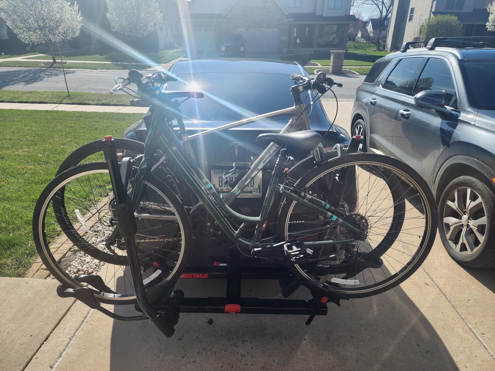 YAKIMA HoldUp Hitch Mount Tray Bike Rack customer photo 2