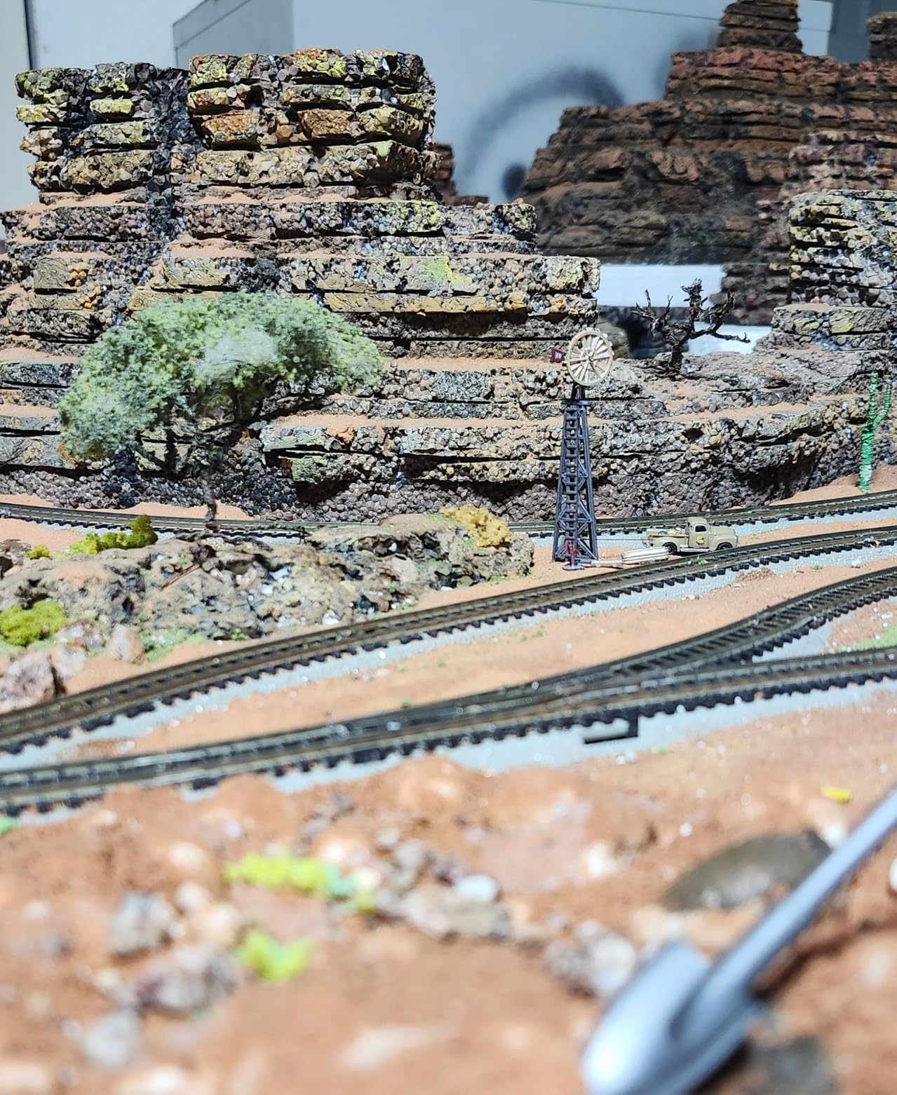 WOODLAND SCENICS BR4936 Old Windmill N Scale Built-Up Model customer photo 1