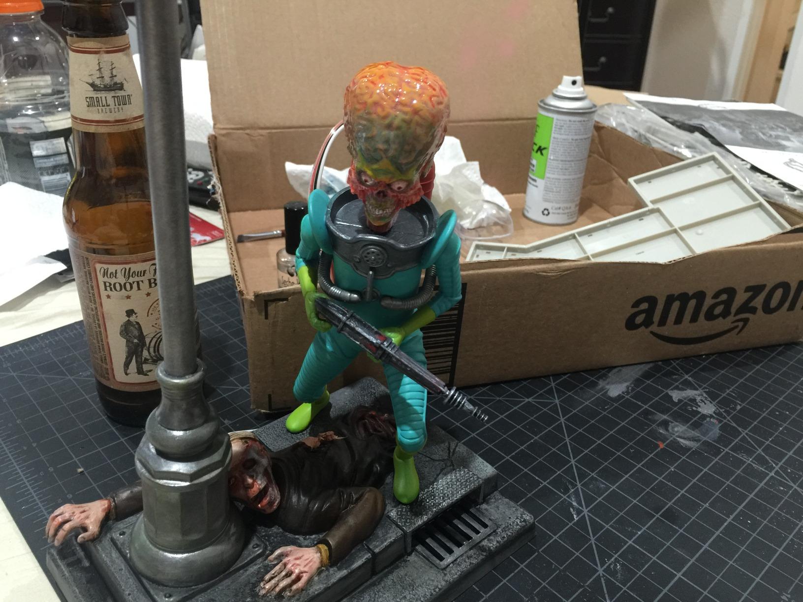Moebius 936 Mars Attacks! Martian Figure customer photo 2