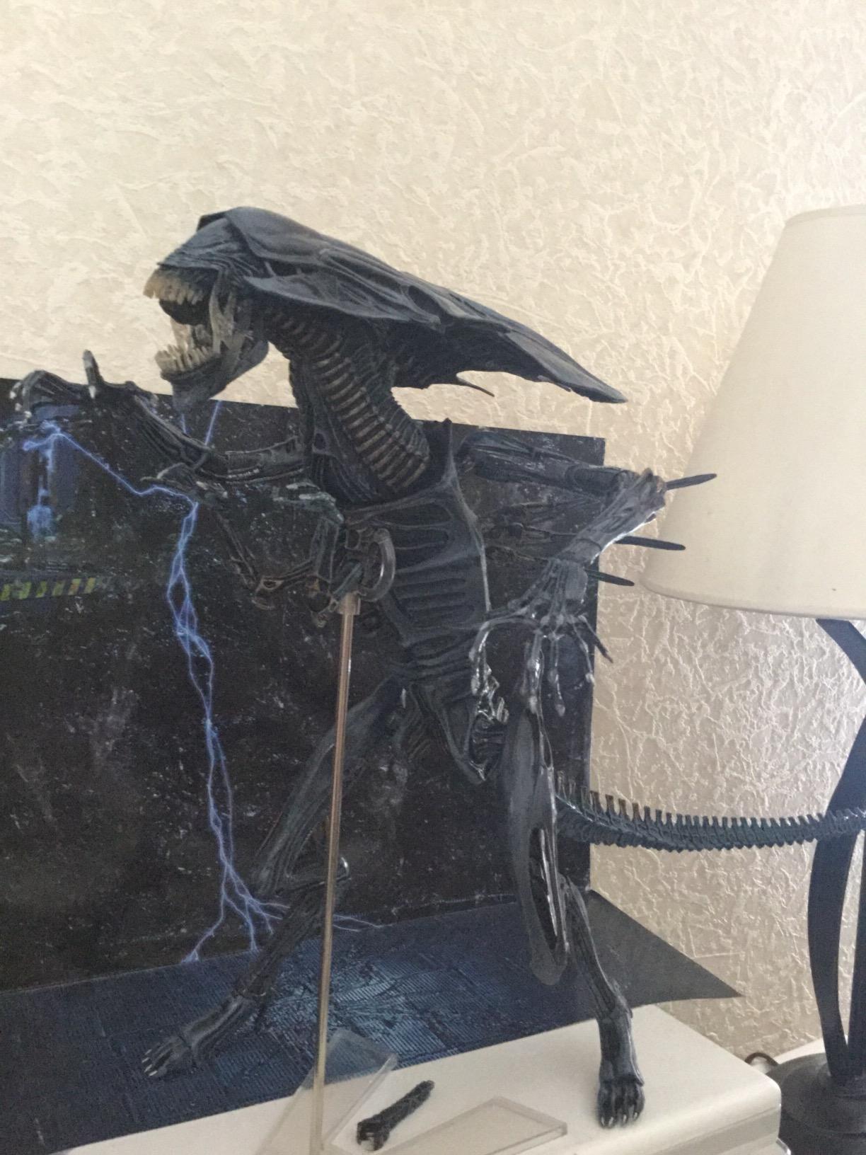Aliens - Xenomorph Queen Ultra Deluxe Boxed Action Figure customer photo 1