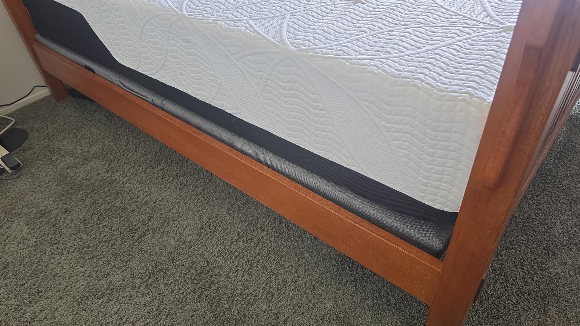 Classic Brands COOL GEL 12 Inch Queen Mattress, Cooling Gel Memory Foam Mattress in a Box, Medium Firm Support & Pressure Relief, Fiberglass Free, CertiPUR-US Certified customer photo 1