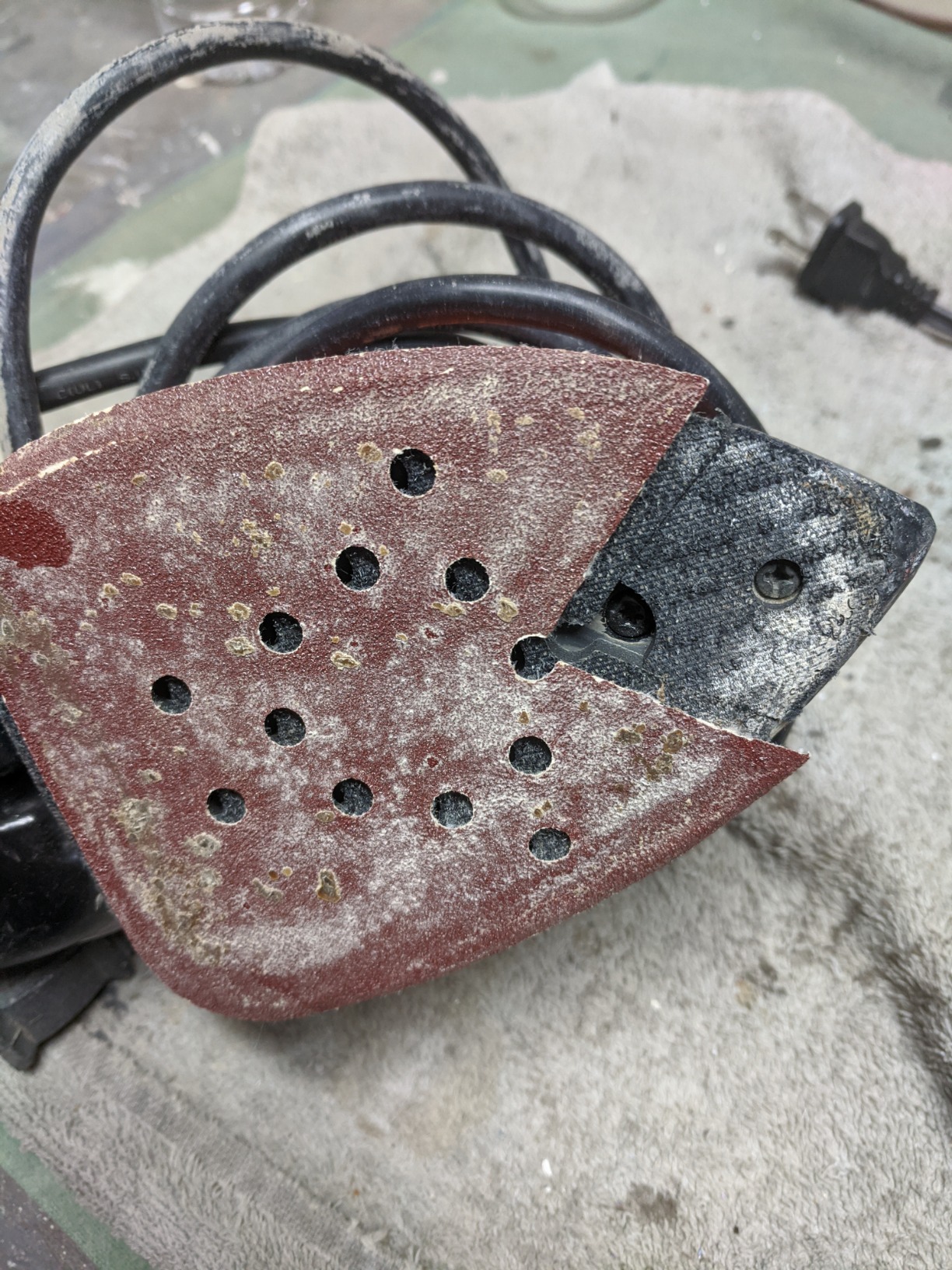 BLACK+DECKER Detail Sander, 1.2 Amp, 16,000 OPM, Compact Design, 3-Position Grip (BDEMS600) customer photo 1