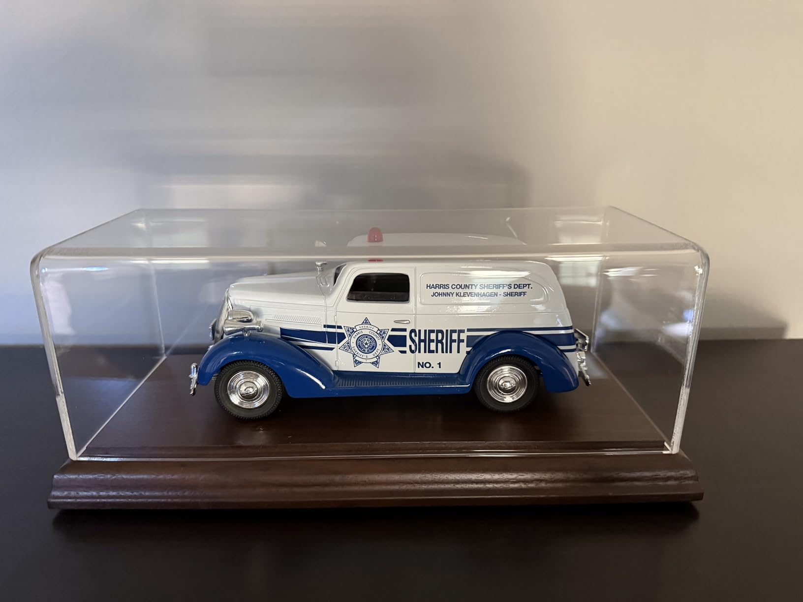 Plymor Clear Acrylic Display Case with Hardwood Base, 9