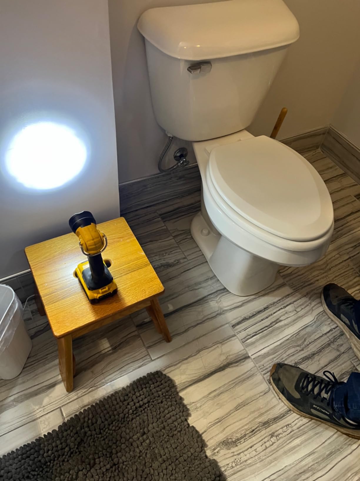 DEWALT 20V MAX LED Work Light, Handheld Spotlight with 508 Yard Distance, Pivoting Head, 1500 Lumens, Cordless, Battery Not Included (DCL043) customer photo 2