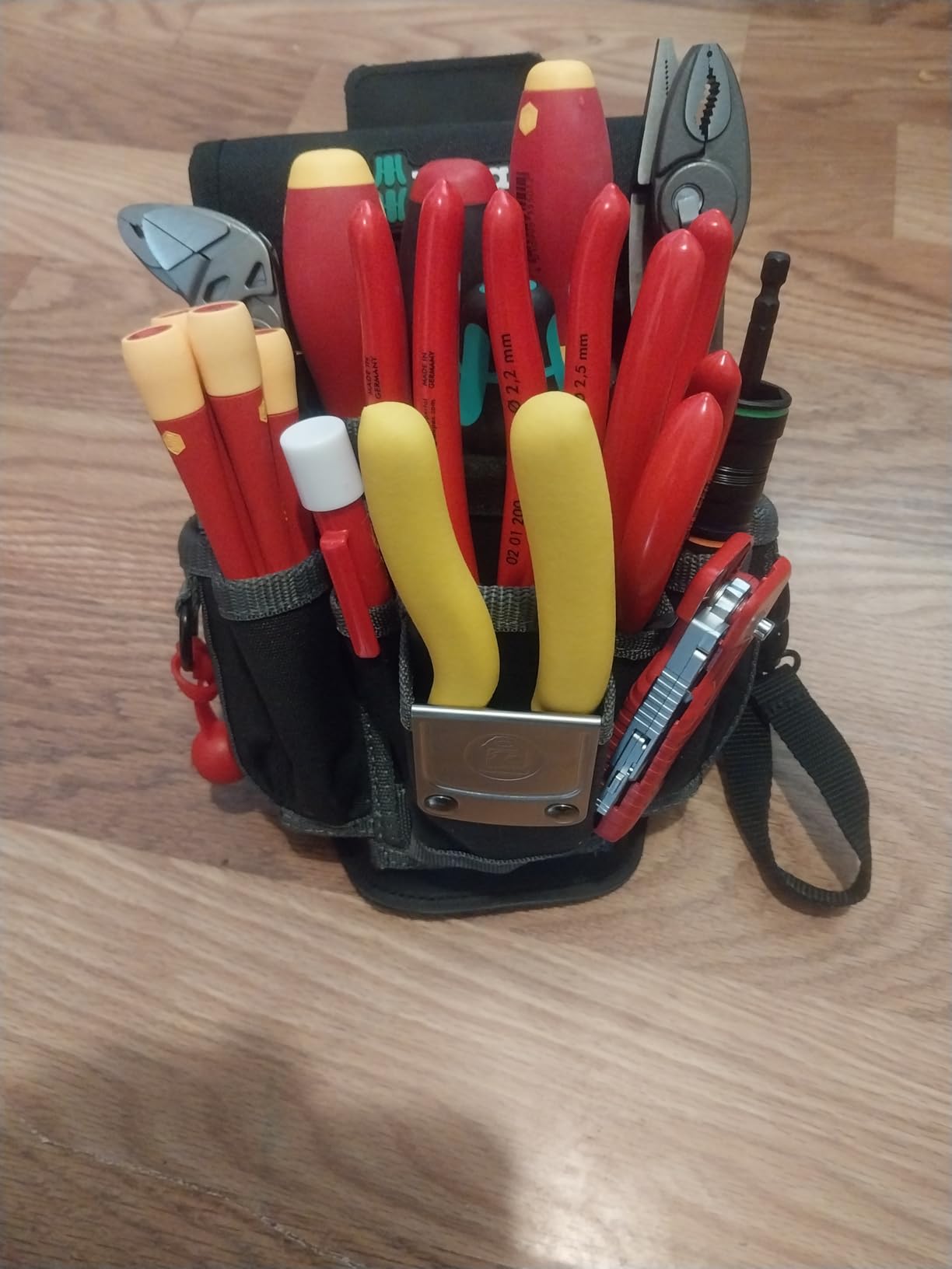 Wiha 32085 Insulated PicoFinish Precision Screwdriver Set, 5 Piece, Slotted & Phillips, 1000V VDE, Black Oxide customer photo 2