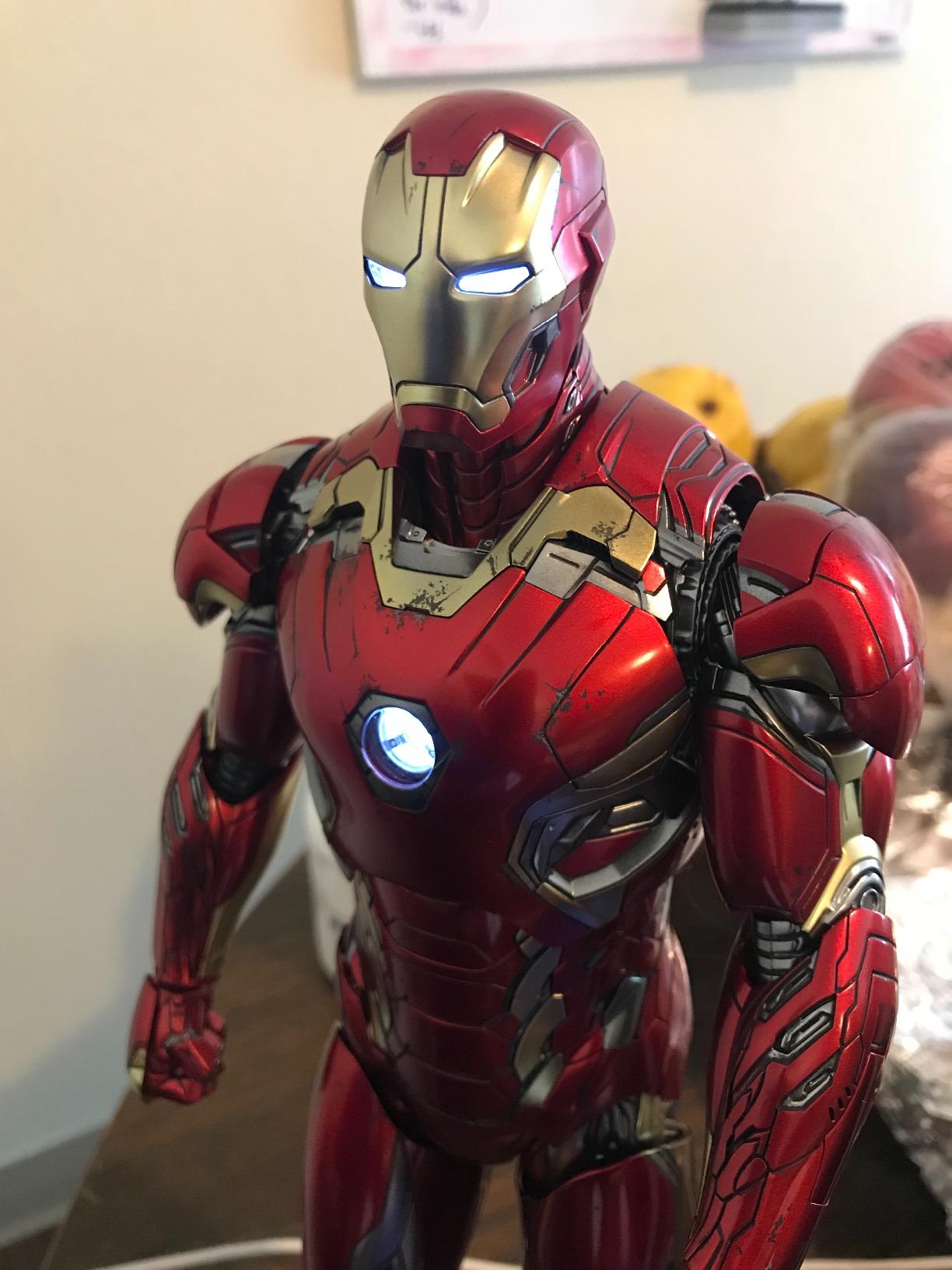 Iron Man Mark 45 Avengers Age of Ultron Diecast Hot Toys 1/6 Scale Figure customer photo 2