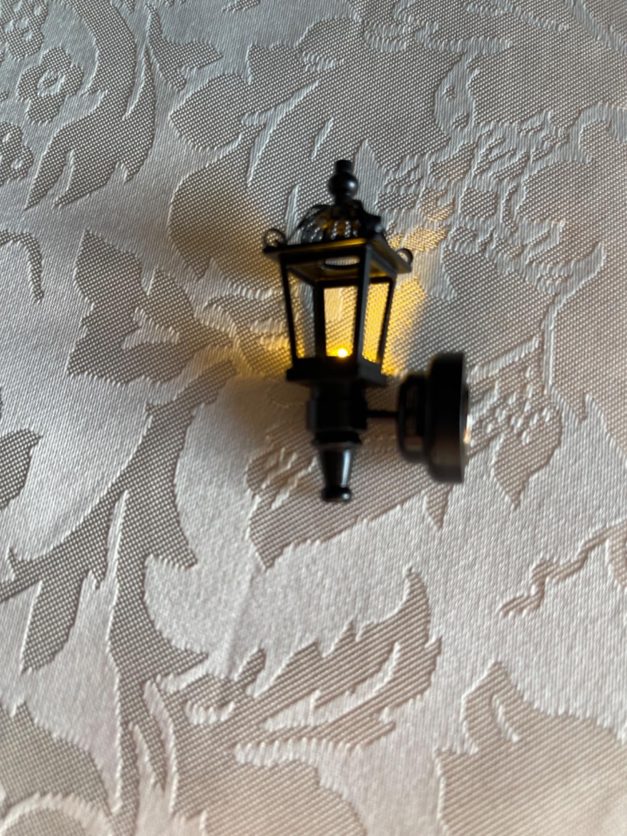 Leorx Vintage DIY Dollhouse 1:12 Dollhouse Miniature LED Wall Light Lamp (Black) customer photo 1