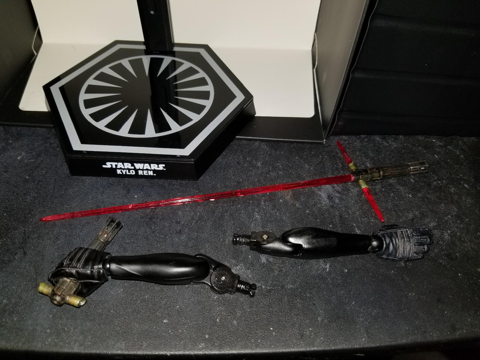 Star Wars: The Force Awakens Kylo Ren 1/6th Scale Collectible Figure customer photo 2