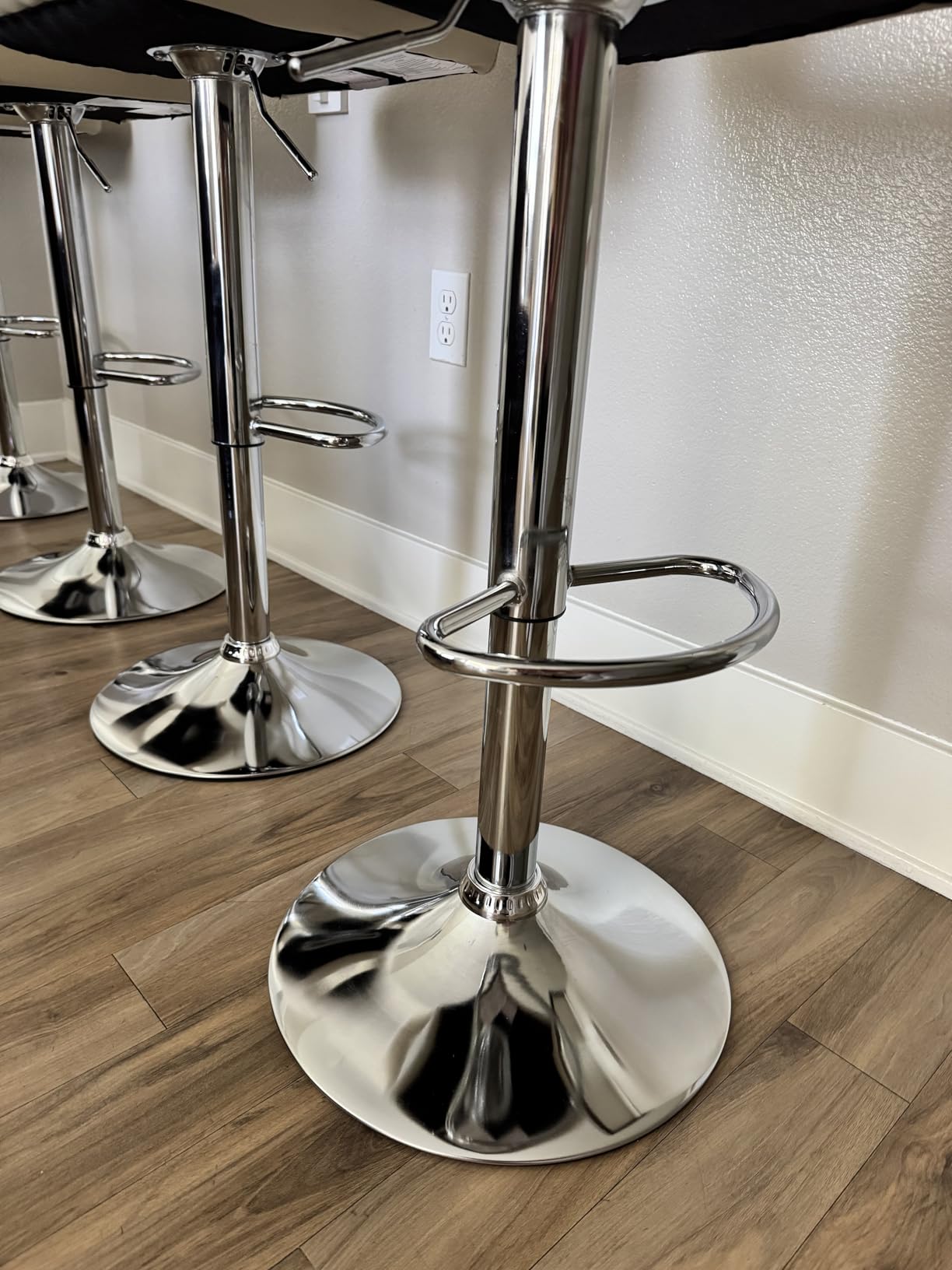 Homall PU Leather Adjustable Swivel Bar Stools Set of 2 customer photo 2