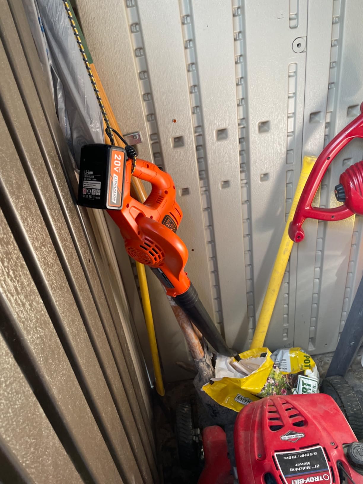 BLACK+DECKER Cordless Leaf Blower with Battery and Charger 20V MAX, Electric Leaf Blower 130 mph Air Speed (LSW221) customer photo 2