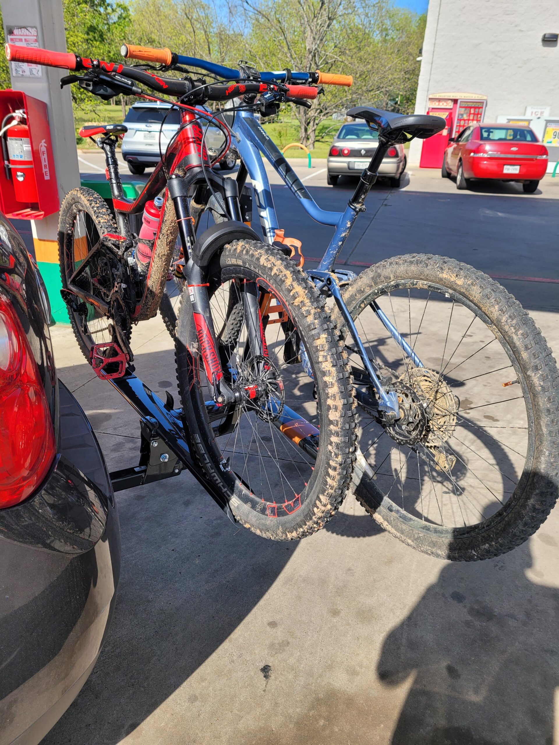 KUAT Sherpa 2.0 Durable Lightweight Aluminum Compact 2 Bike Transporting Hitch Rack with Cable Lock & Foldable Tire Cradles | Capacity - 40 Lbs per Tray customer photo 1