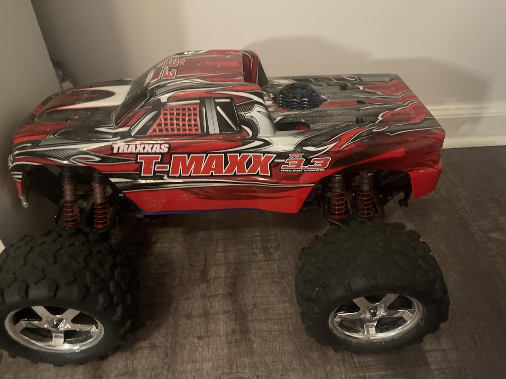 T-Maxx 3.3: Powered 4WD Maxx Monster Truck (1/10 Scale), Red customer photo 2