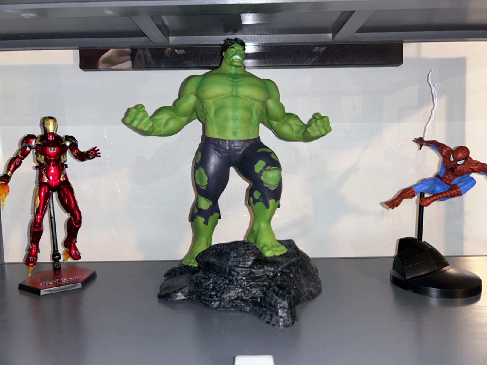 Diamond Select Toys Marvel Gallery Hulk PVC Figure customer photo 2