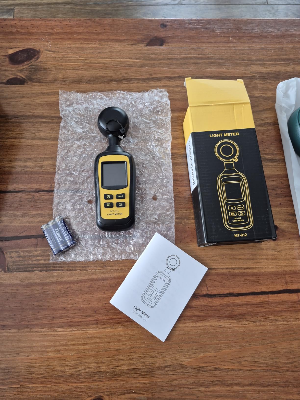 Light Meter Digital Illuminance Meter Handheld Ambient Temperature Measurer, Range up to 200,000 Lux customer photo 1