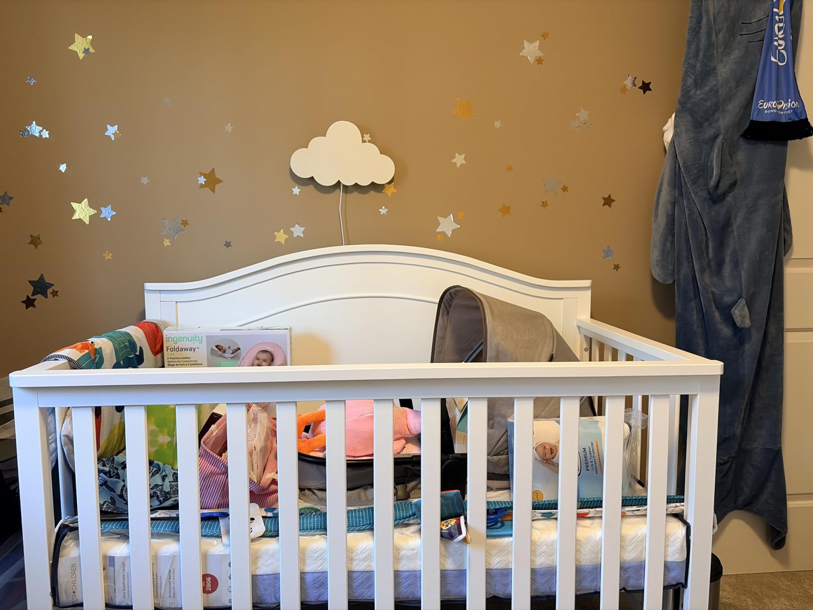 Davinci Charlie 4-in-1 Convertible Crib - GREENGUARD Gold Certified - Converts from Baby Crib to Toddler Bed, Daybed, and Full-Size Bed Effortlessly - 4 Adjustable Heights - Wooden White Baby Bed customer photo 1