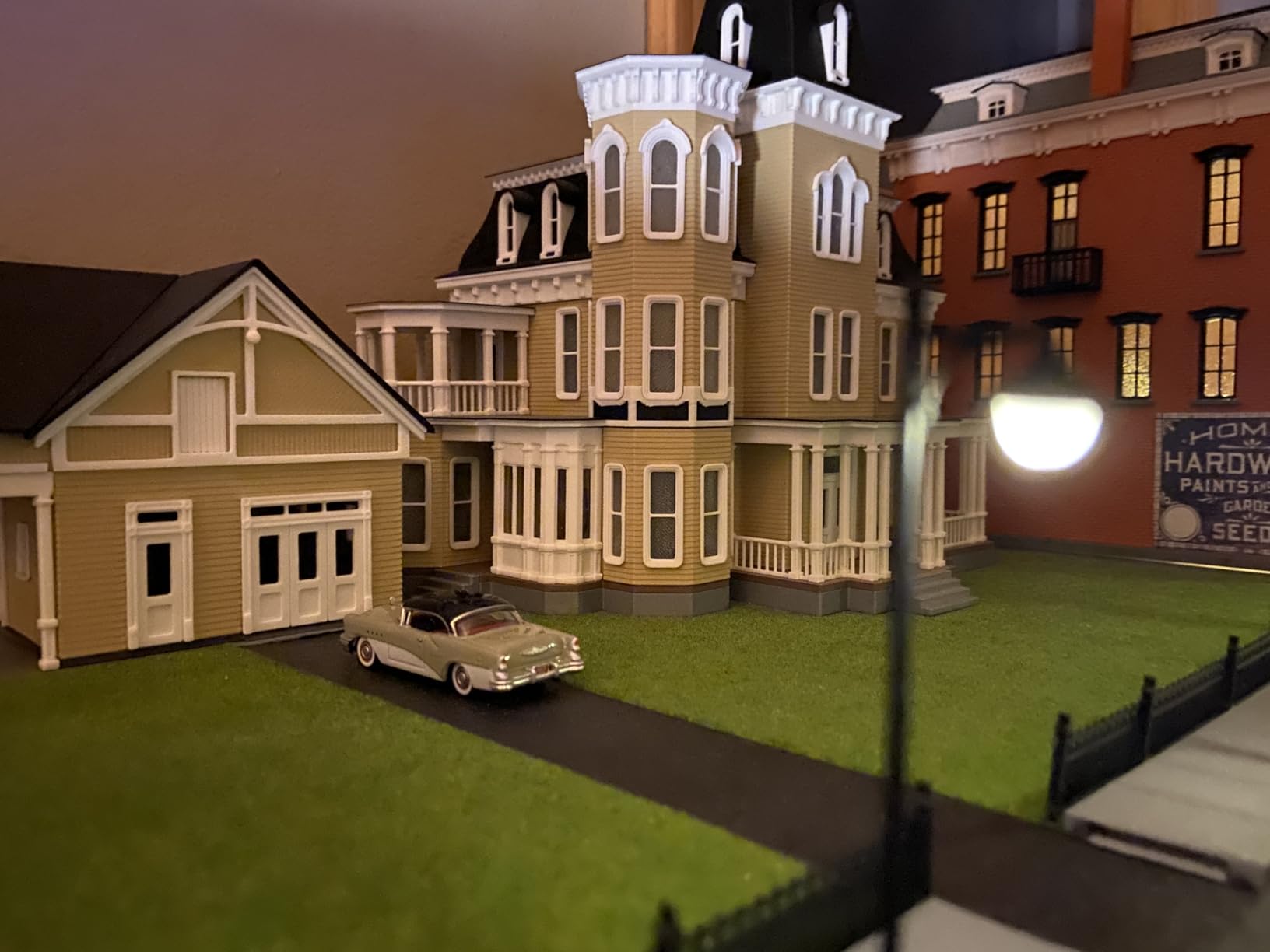 Evemodel LYM22 10pcs Model Railway Train Lamp Post 6.5cm Street Lights HO OO Scale LEDs New customer photo 2