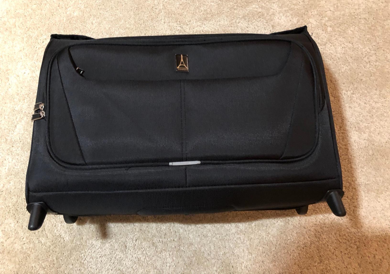 Maxlite 5 Softside Lightweight Carry-On Upright 2 Wheel Rolling Garment Bag, 22-Inch - Black customer photo 1