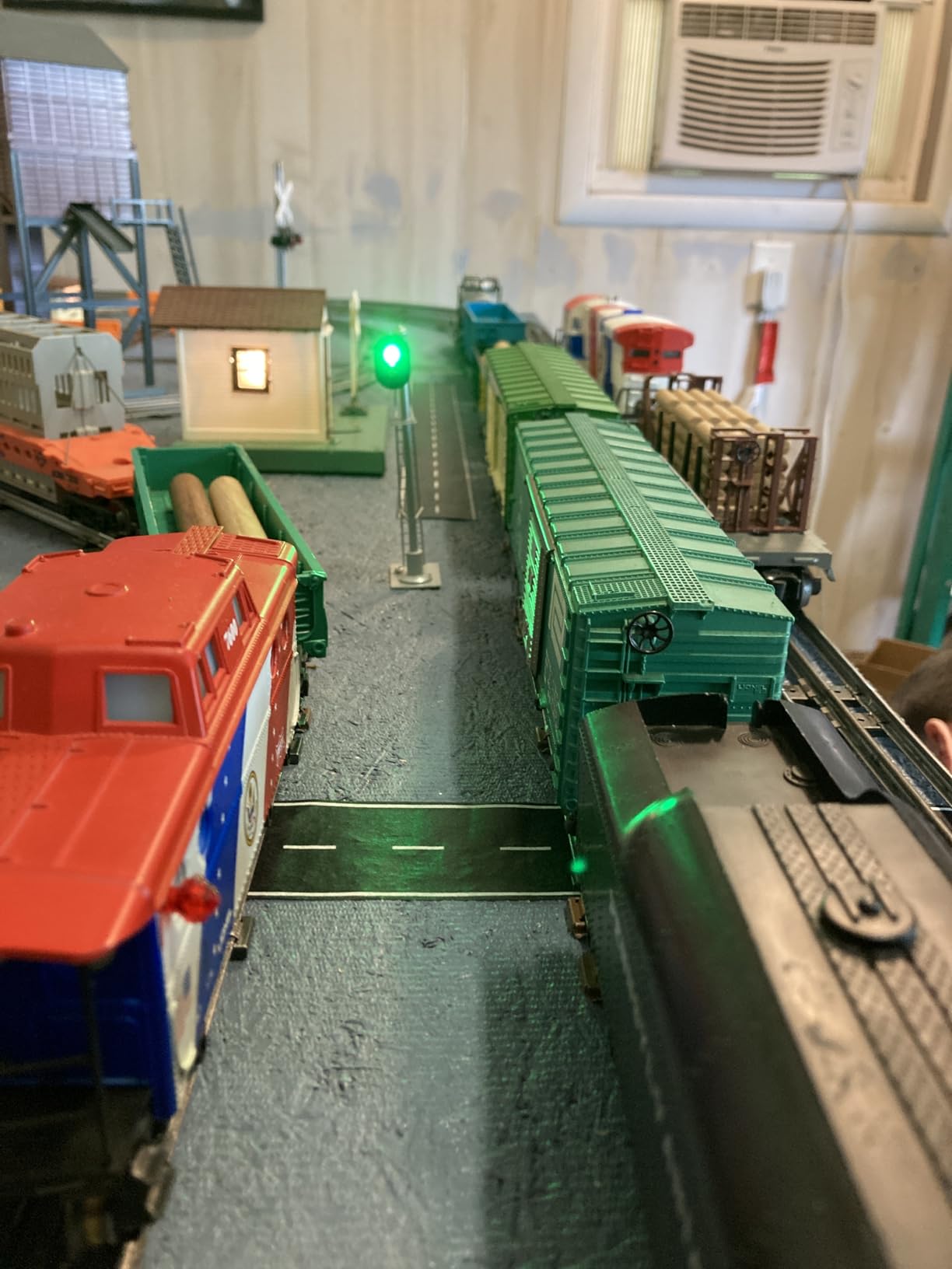 JTD433GR 2PCS Model Railroad Train Signals 2-Lights Block Signal 1:43 O Scale 12V Green-Red Traffic Lights for Train Layout customer photo 1