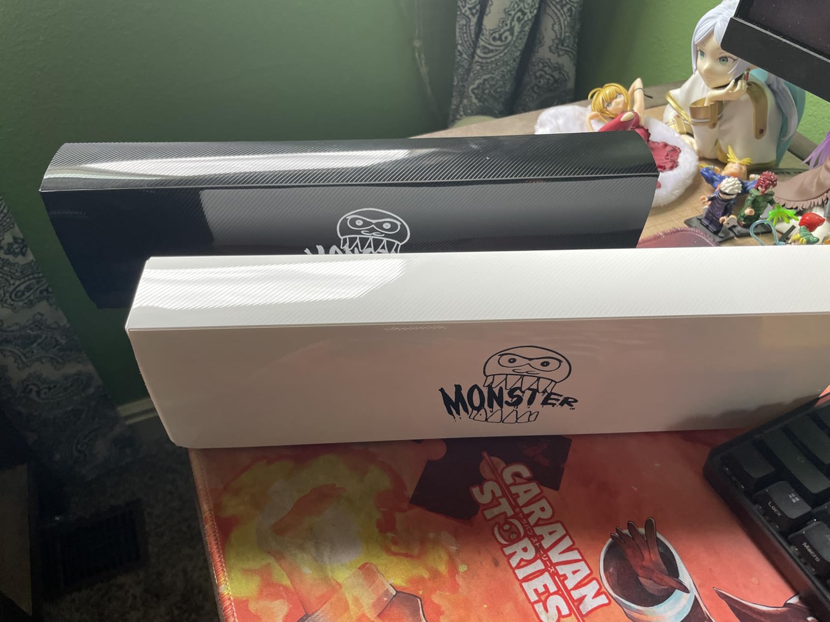 Monster Protectors Magnetic Hydra 5 Deck Box - White, Holds 375 TCG Cards, Self-Locking Closure - Compatible with Pokemon, MTG Magic: The Gathering, & Yu-Gi-Oh customer photo 1