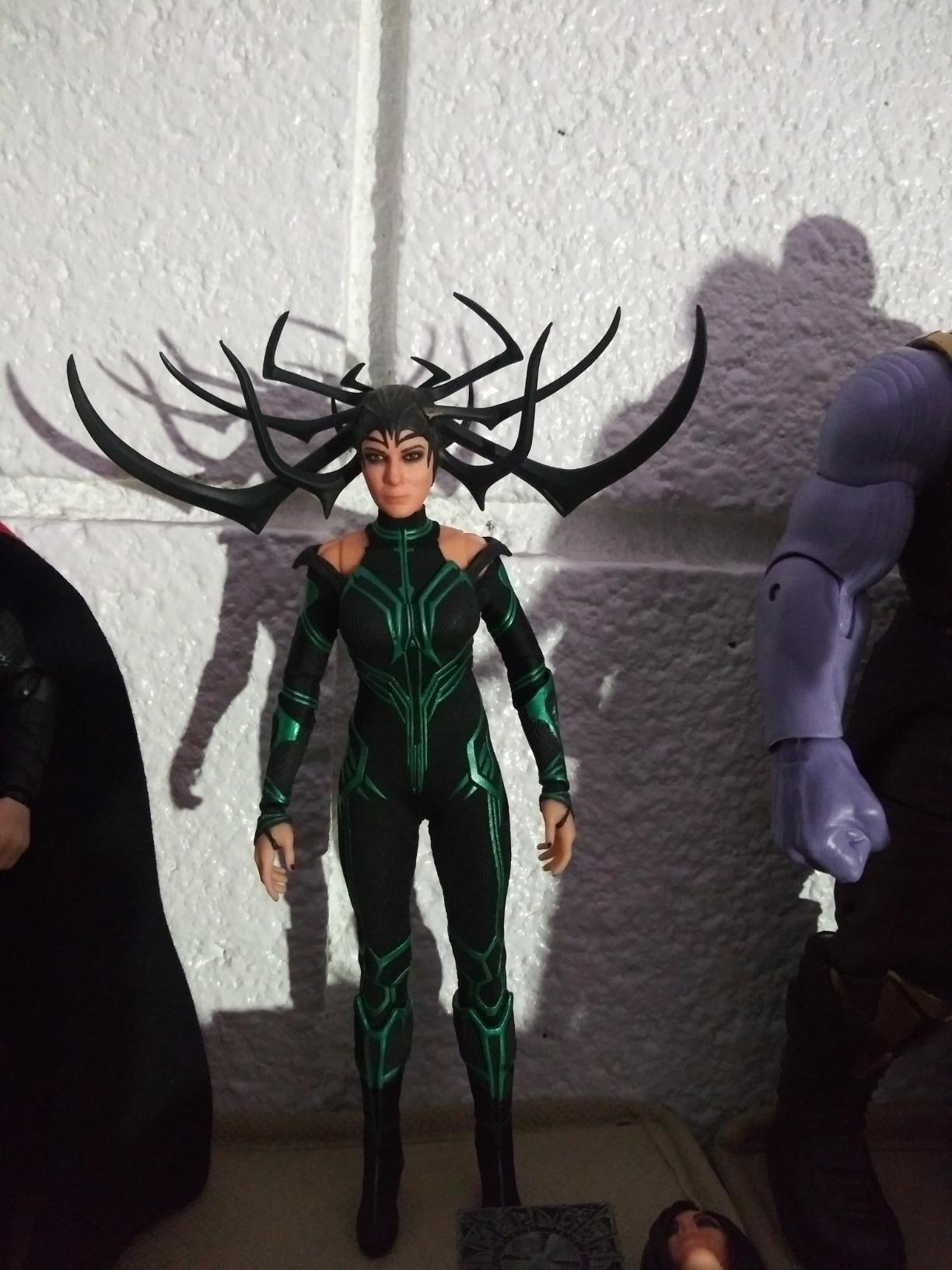 Mezco Toys One: 12 Collective: Marvel Thor Ragnarok Hela Action Figure, Multi-Colored, Standard (MAY189820) customer photo 1