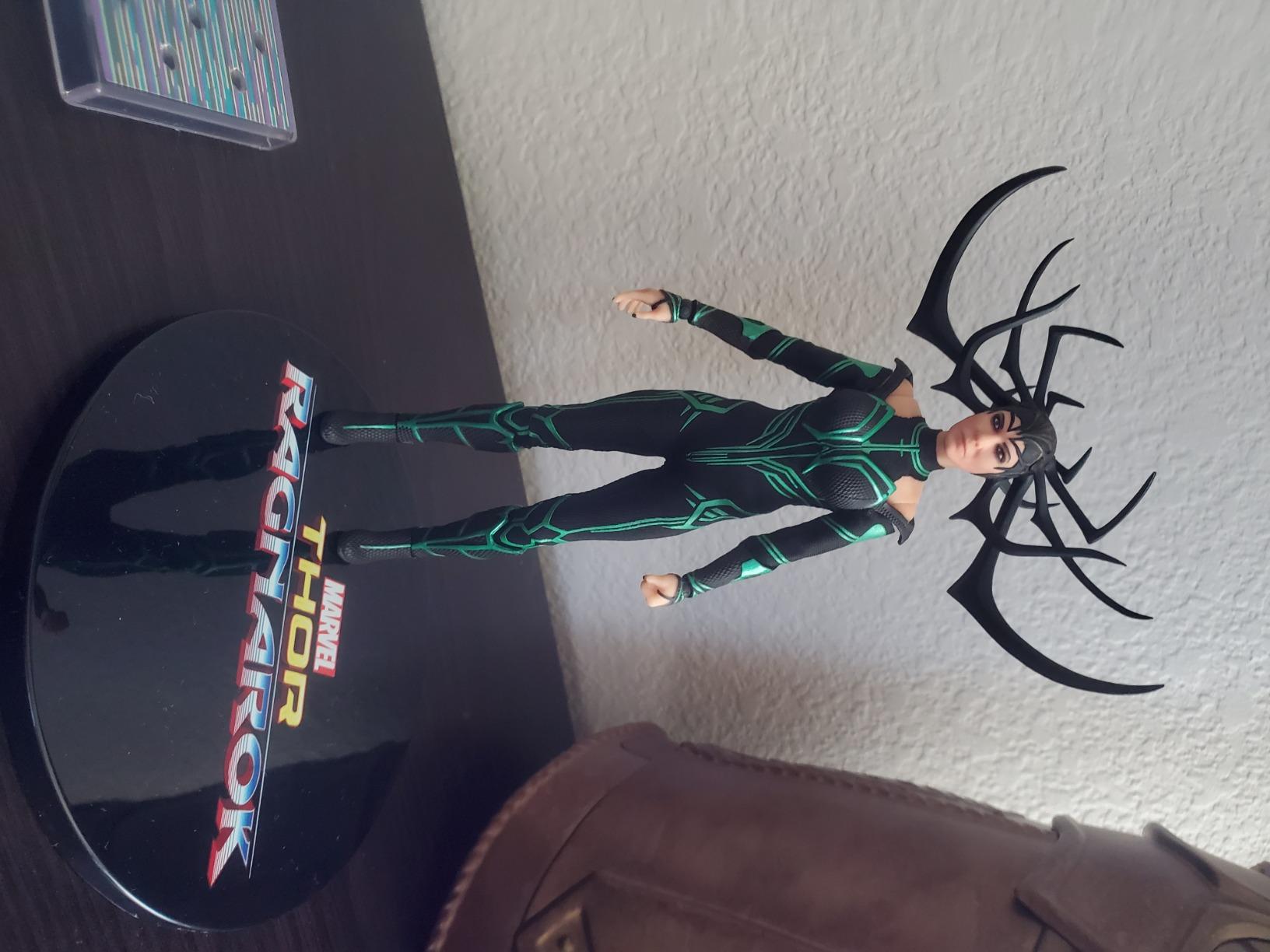 Mezco Toys One: 12 Collective: Marvel Thor Ragnarok Hela Action Figure, Multi-Colored, Standard (MAY189820) customer photo 2