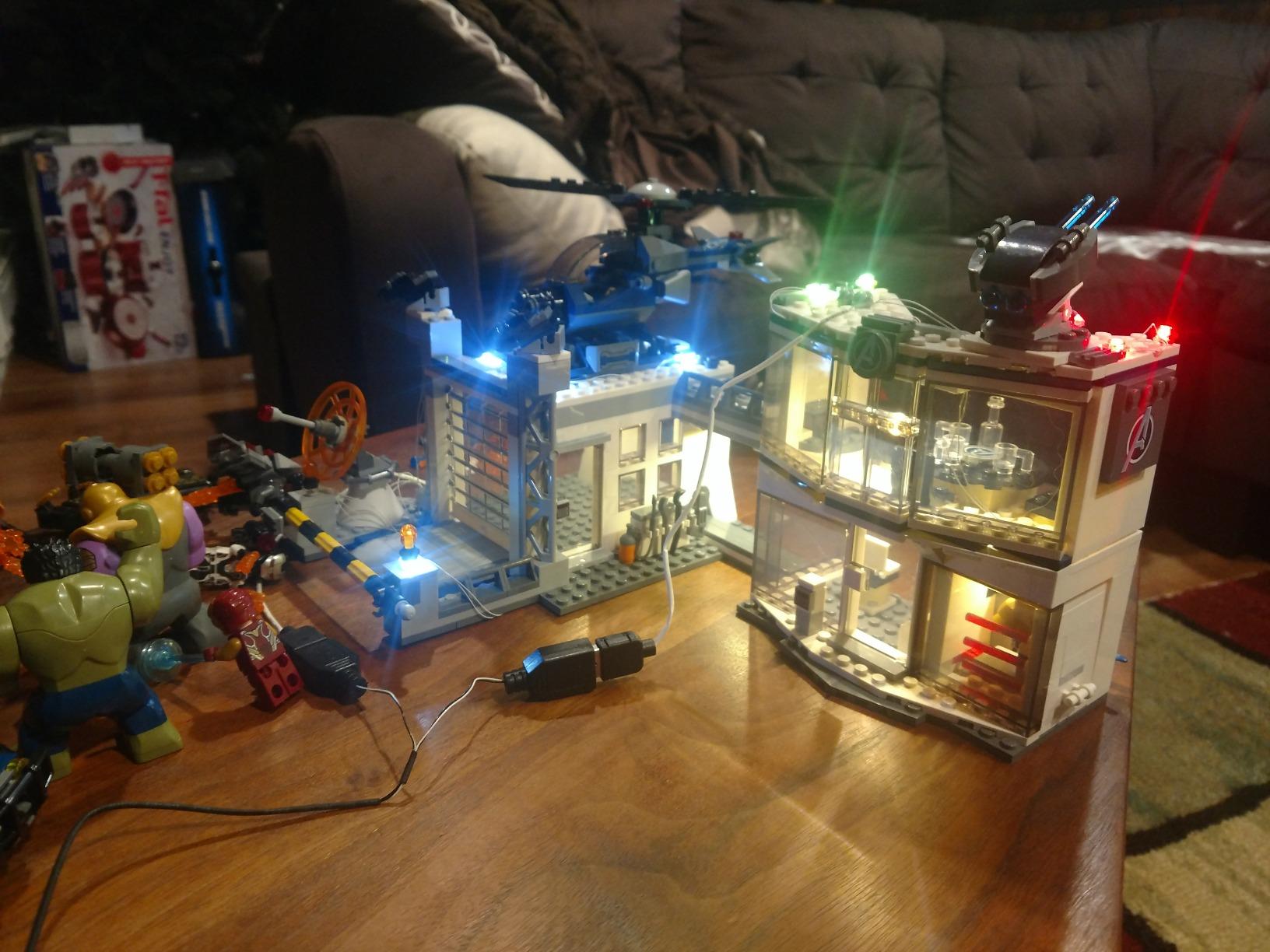 LEGO Marvel Avengers Compound Battle 76131 Building Set Includes Toy Car, Helicopter, and Popular Avengers Characters Iron Man, Thanos and More (699 Pieces) customer photo 1