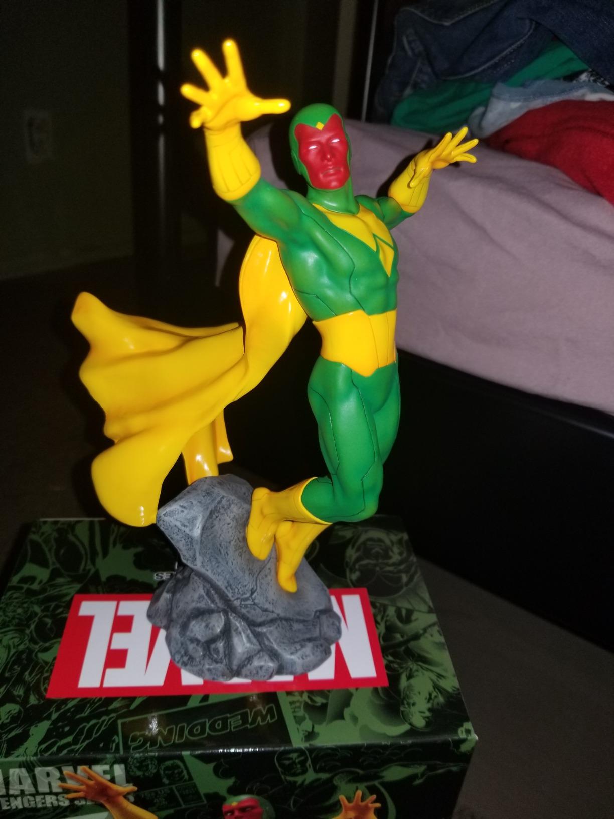 Marvel Universe: Avengers Series: Vision ArtFX+ Statue customer photo 2