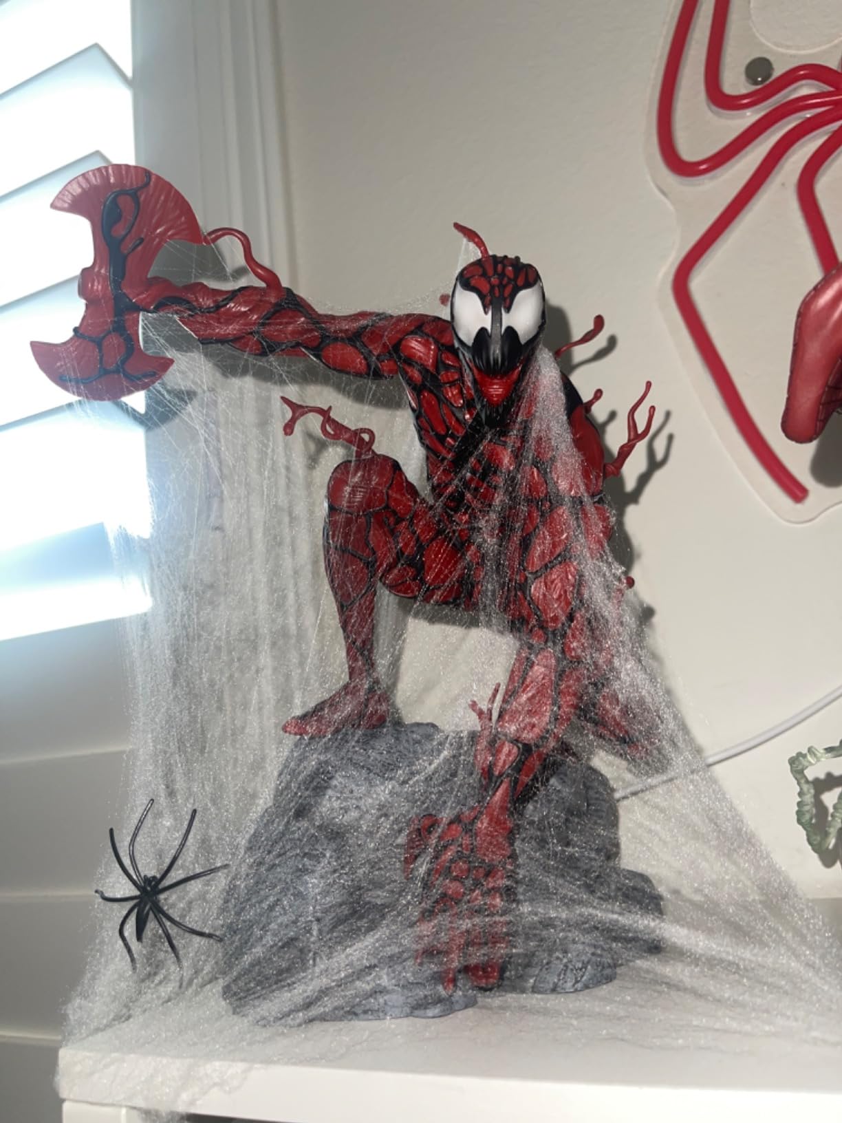 Diamond Select Toys Marvel Gallery: Carnage PVC Figure, Multicolor customer photo 1