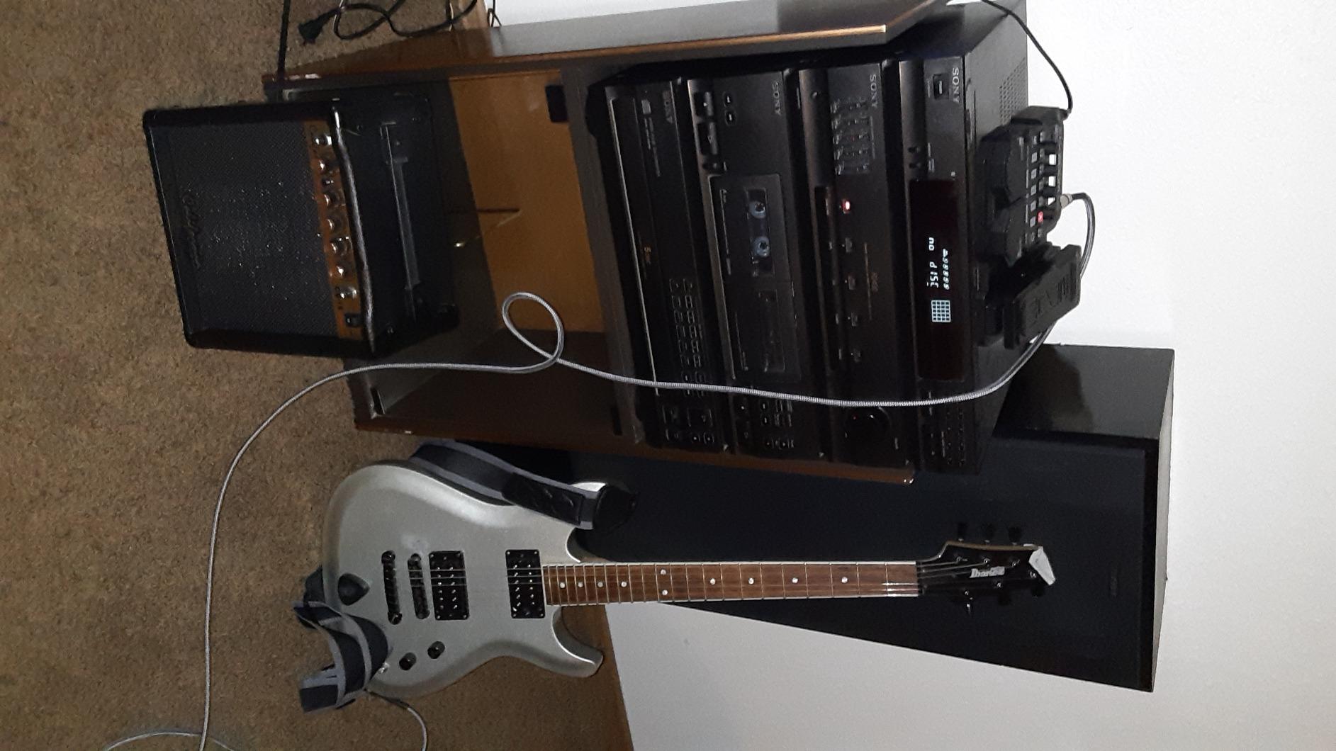 Zoom G1X FOUR Guitar Multi-Effects Processor with Expression Pedal, 70+ Effects & Amp Modeling customer photo 2