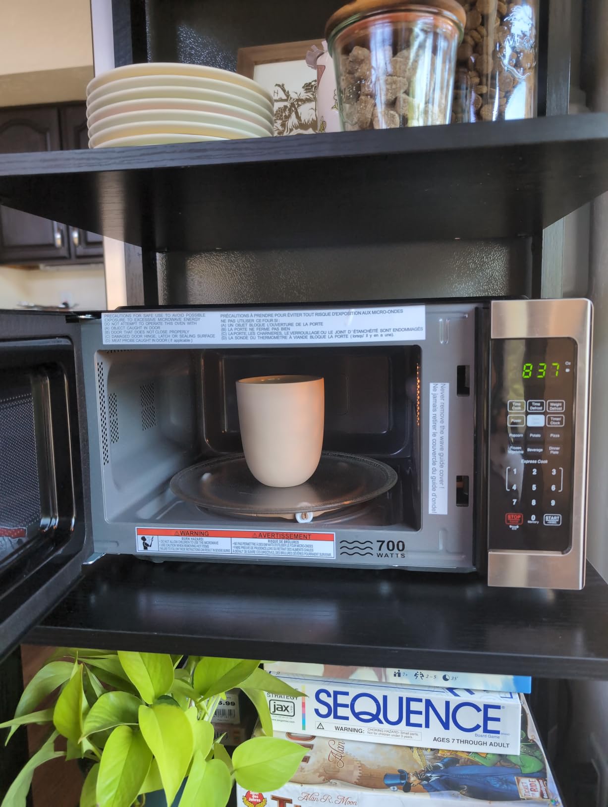Farberware 0.7 Cu. Ft. Countertop Microwave Oven - 700 Watts Power, Auto Cook Settings, Defrost, Easy Clean and Child Safety Lock - Stainless customer photo 2