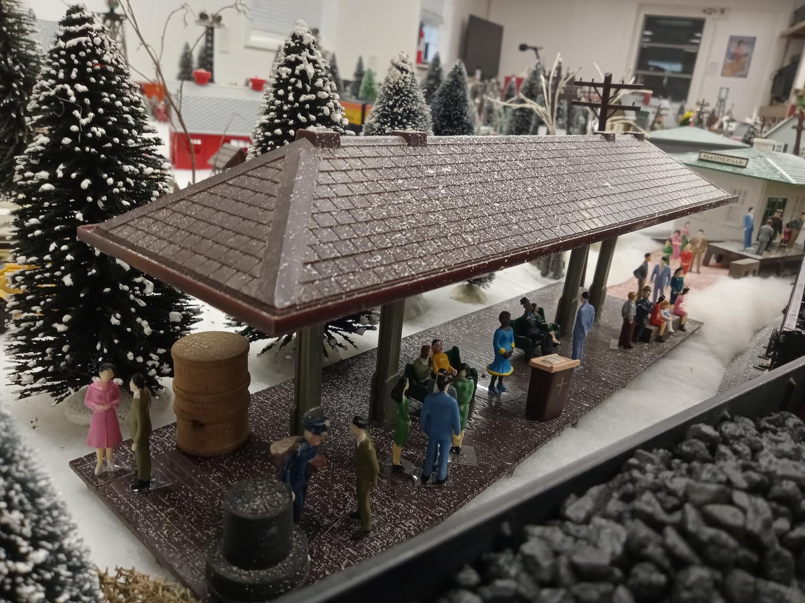 100PCS Model Trains Architectural 1:50 O Scale Painted Figures O Gauge Sitting and Standing People for Miniature Scenes customer photo 2