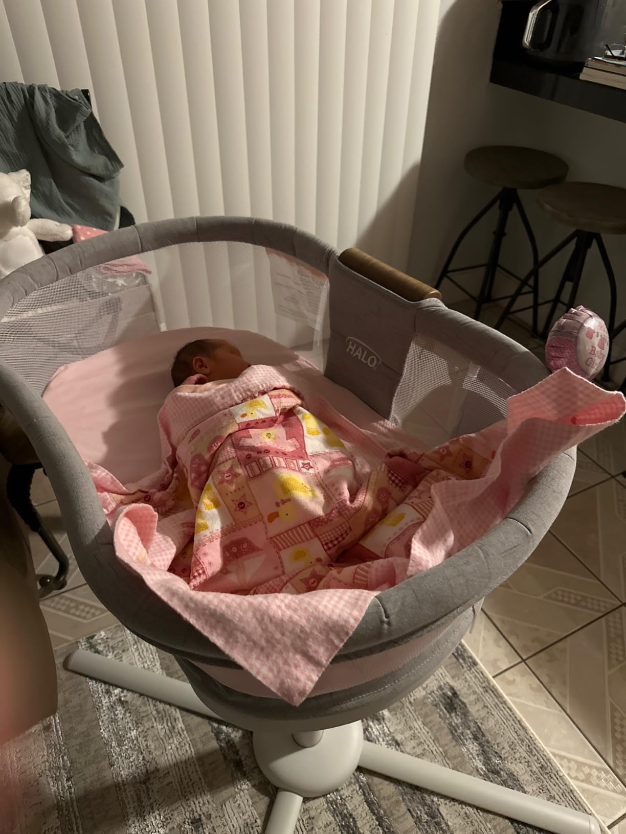 HALO BassiNest Luxe Swivel Sleeper - Over-Bed Baby Bassinet with 360 Degree Rotation, Vibrations, White Noise, and Safe Close-Sleeping Design, Dove Grey Tweed customer photo 1