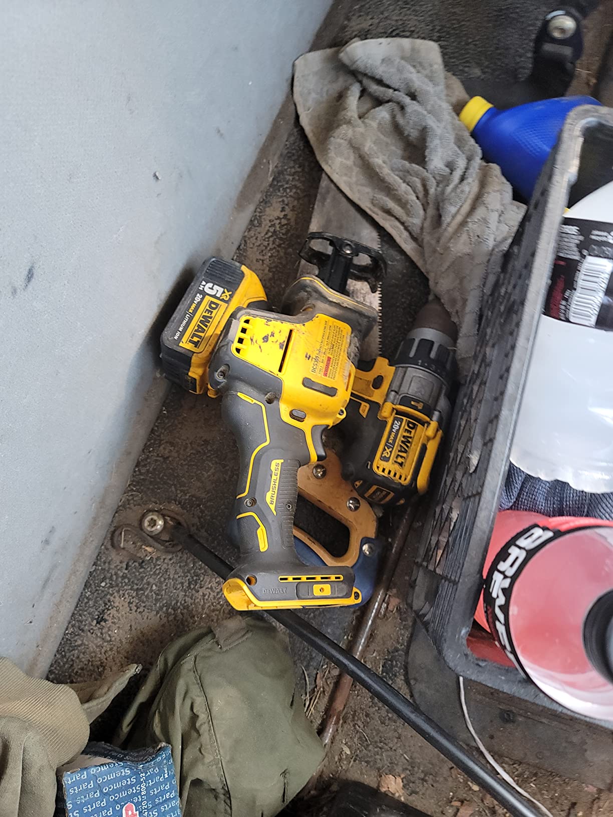 DEWALT ATOMIC 20V MAX Reciprocating Saw, One-Handed, Cordless, Tool Only (DCS369B) customer photo 2