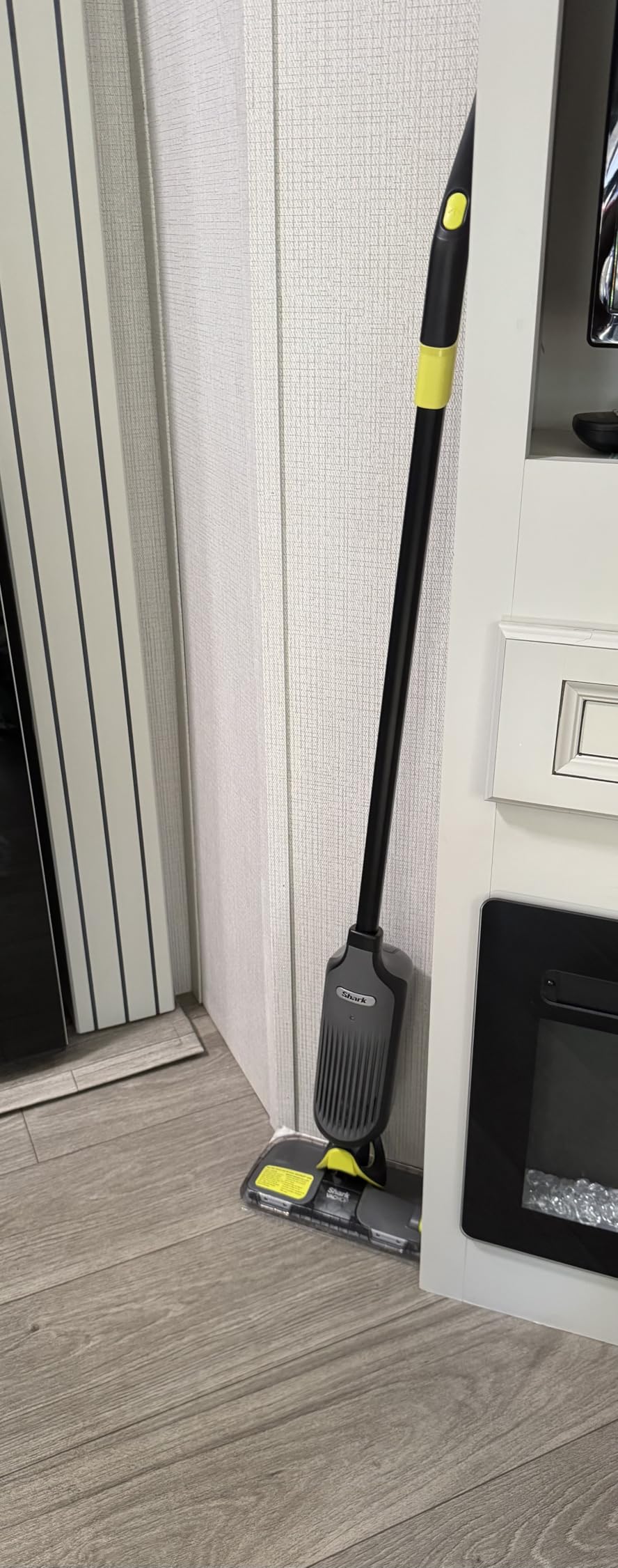 Shark VACMOP Cordless Hard Floor Cleaner, Vacuum and Spray Mop, Powerful Suction, Lightweight, LED Headlights, VM252 customer photo 2