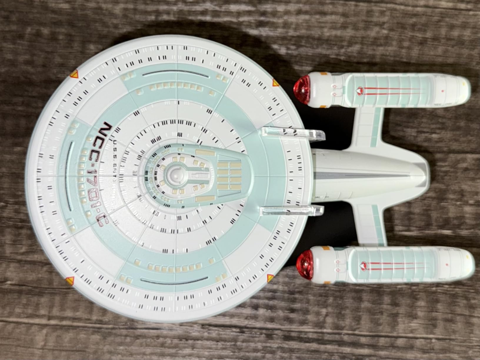 Star Trek The Official Starships Collection | Eaglemoss Model Ship Box U.S.S. Enterprise NCC-1701-C customer photo 2