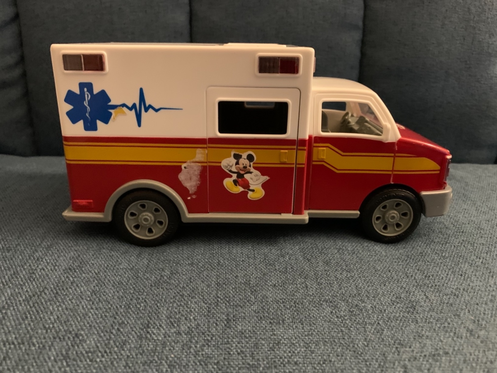 Driven by Battat - 7-Inch Ambulance Toy with Lights & Sounds, Rescue Vehicle for Boys & Girls, Durable Design, Realistic Details, Ideal Gift 3+ Years Toy for Kids customer photo 2