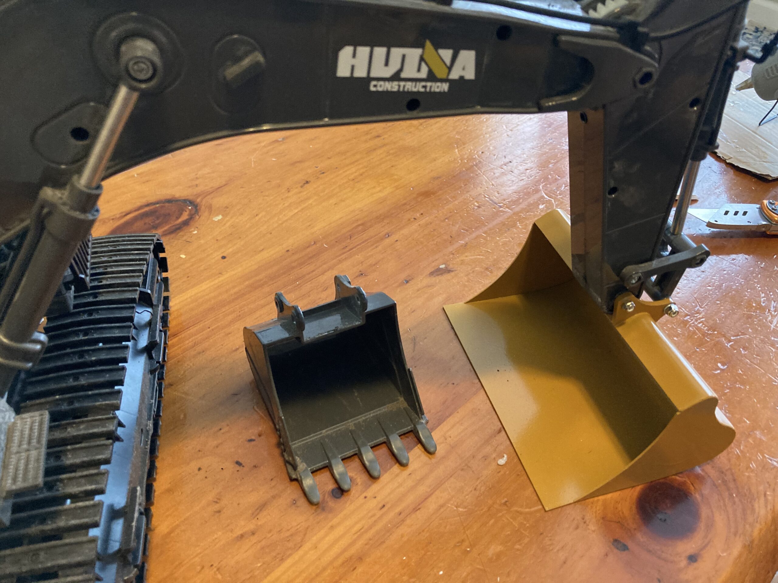 Durable Full Metal Excavator Bucket for Huina 580 Excavator Parts Simulation Digging Bucket Accessories customer photo 1