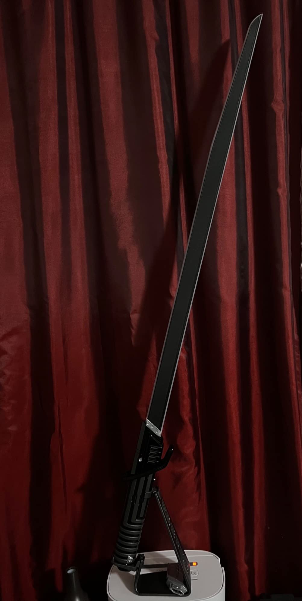 The Black Series Mandalorian Darksaber Force FX Elite Lightsaber with Advanced LEDs, Sound Effects, Adult Collectible Roleplay customer photo 1