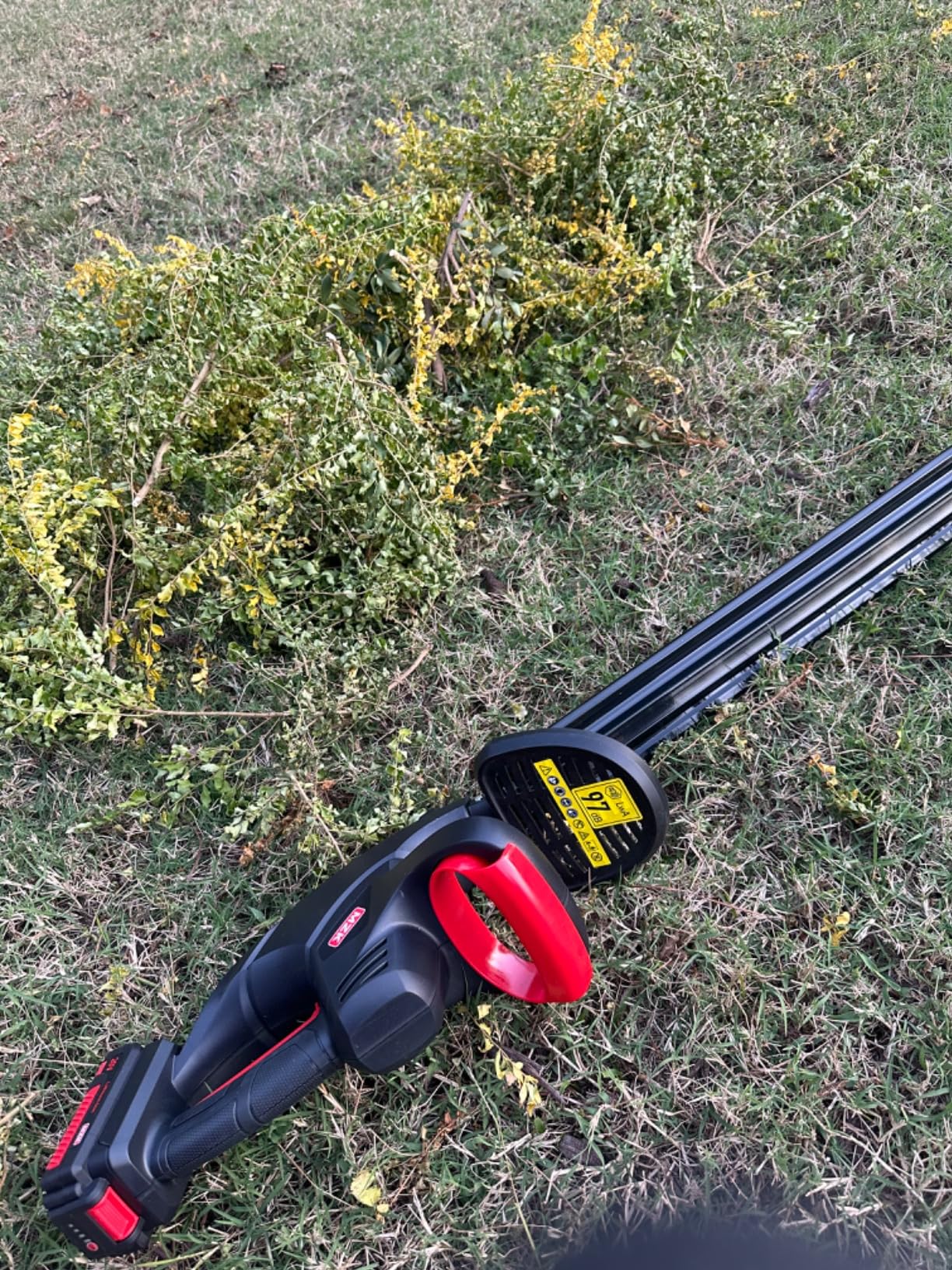 MZK 22'' Cordless Hedge Trimmer, 20V Bush Trimmer, Handheld Hedge Cutter, Grass Shrub Trimmer, Lightweight & Compact Trimmer (Battery & Charger Included) customer photo 2