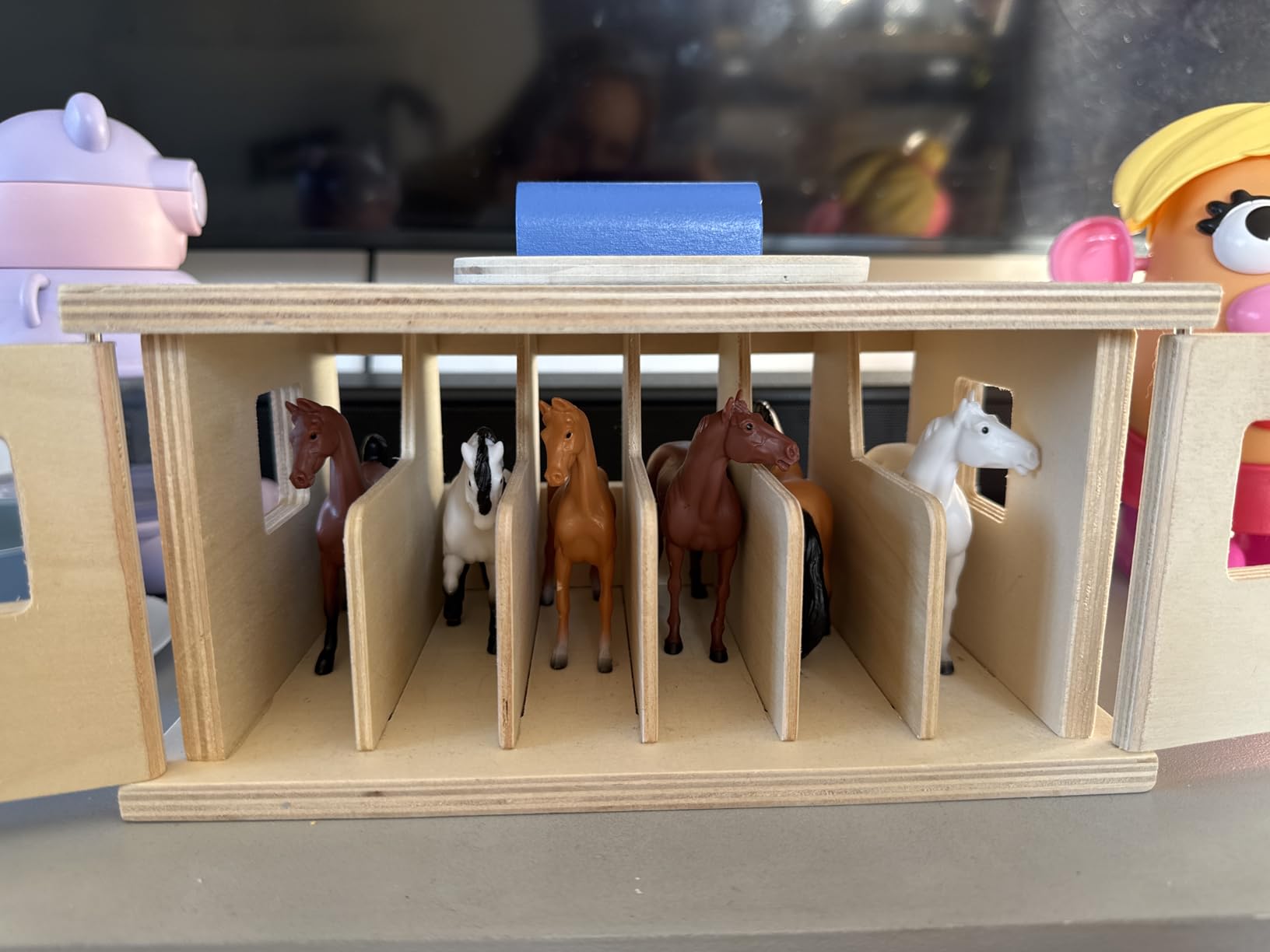 Breyer Farms Wood Stable Playset 59217, Multicolor customer photo 1