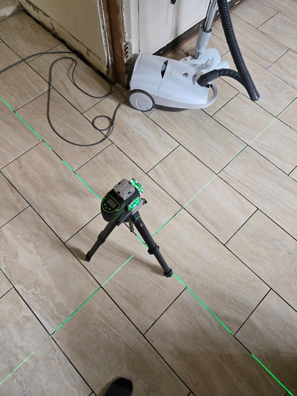 Huepar Laser Level 360 Self Leveling, 4x360 Degree Green 4D Cross Line Laser with LCD Screen, Bluetooth Outdoor Pulse Mode Laser Tool for Construction - Remote Control, Rechargeable or 4 AA Batteries - S04CG customer photo 1