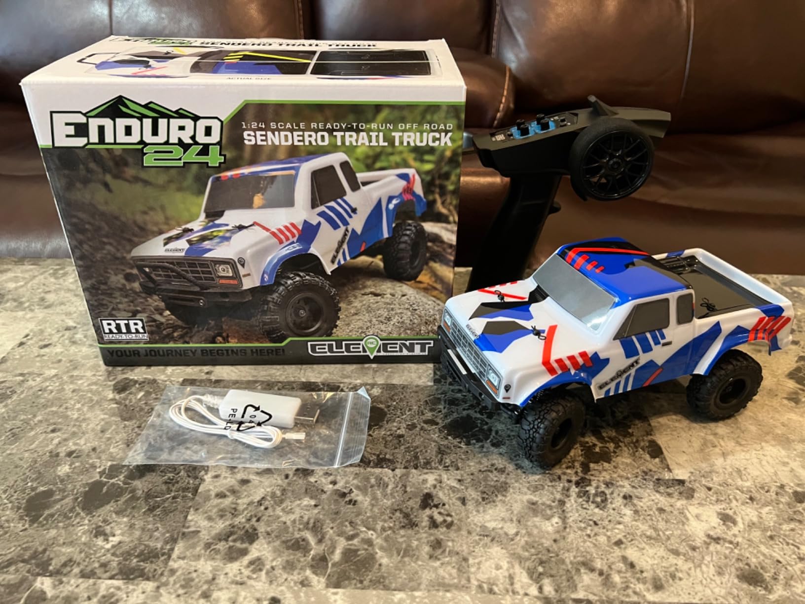 Team Associated 1/24 Enduro24 4 Wheel Drive Sendero Trail Truck RTR Ready to Run Red/Blue ASC20181 customer photo 1