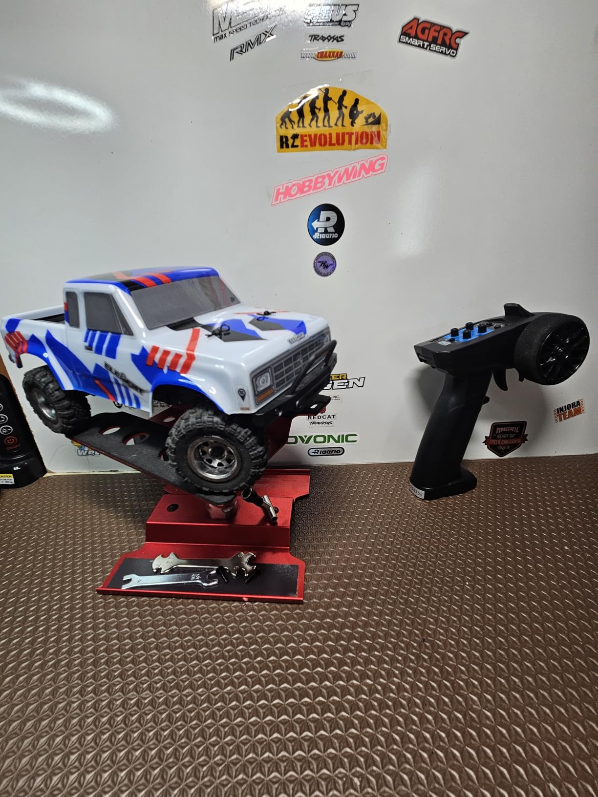 Team Associated 1/24 Enduro24 4 Wheel Drive Sendero Trail Truck RTR Ready to Run Red/Blue ASC20181 customer photo 2