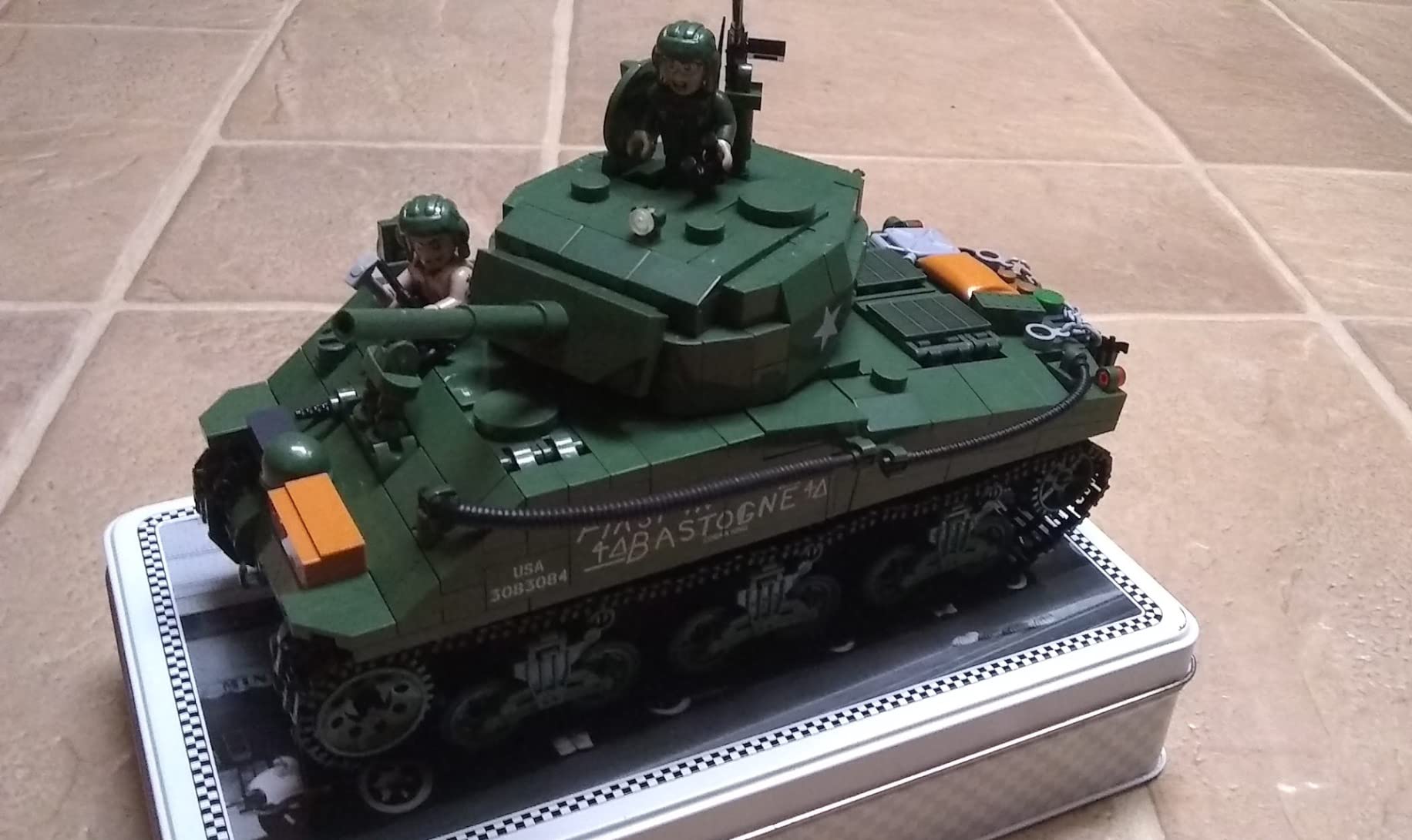 720 Pcs Historical Collection WWII Sherman M4A3E2 Tank Building Set customer photo 2