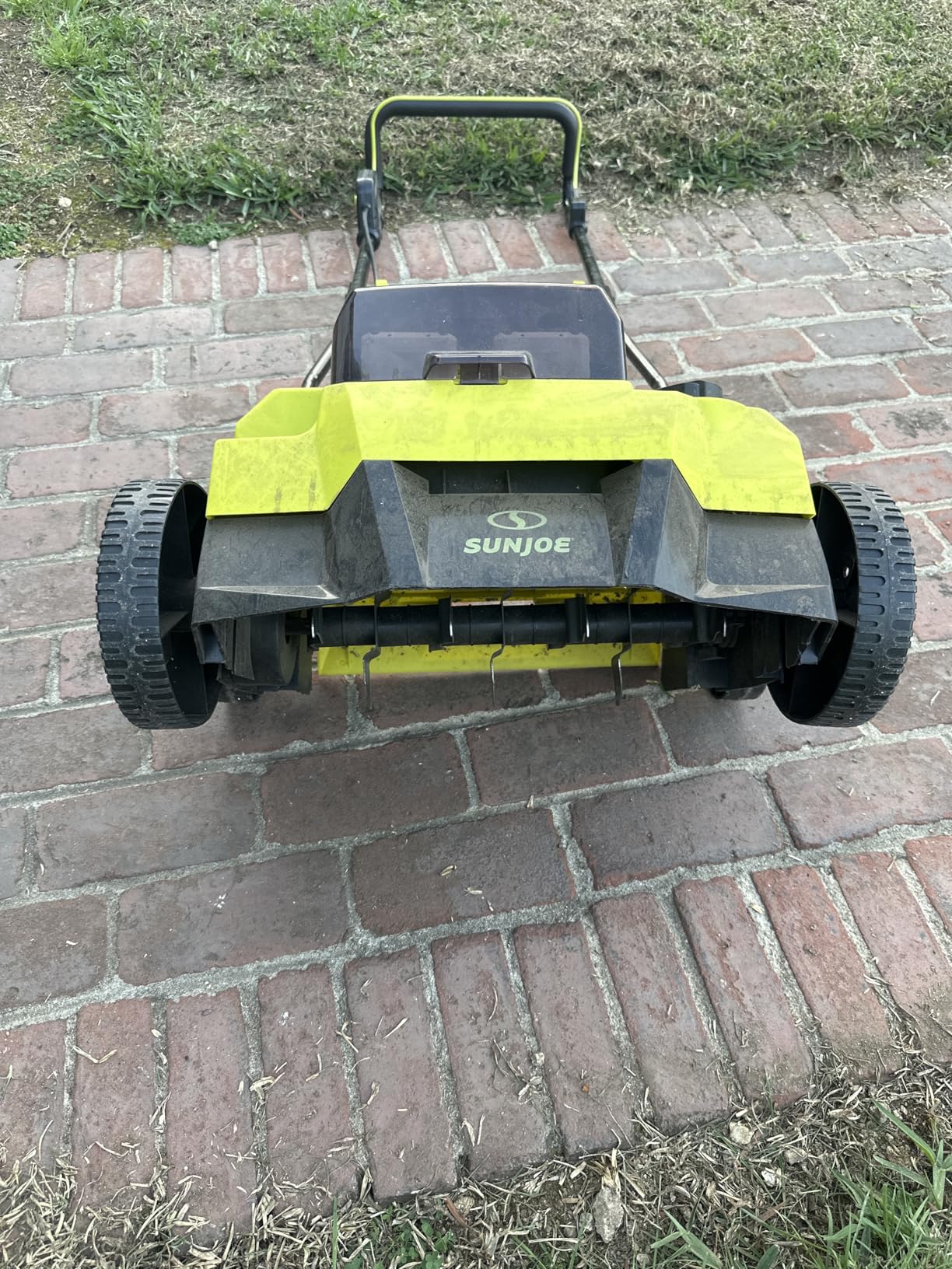 Sun Joe Cordless Scarifier & Dethatcher w/ 5 Depth Positions & 600W Brushless Motor, 15-Inch - 24V-X2-DTS15 customer photo 2