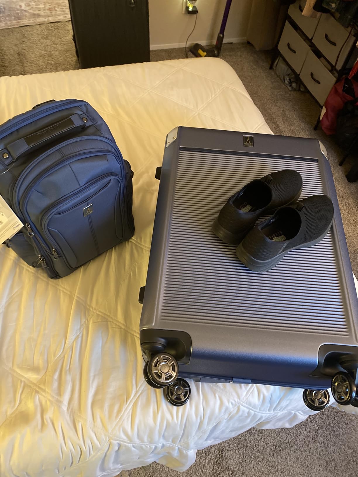Travelpro Platinum Elite Hardside Expandable Checked Luggage, 8 Wheel Spinner, TSA Lock, Hard Shell Polycarbonate Suitcase, True Navy Blue, Checked Medium 25-Inch customer photo 2